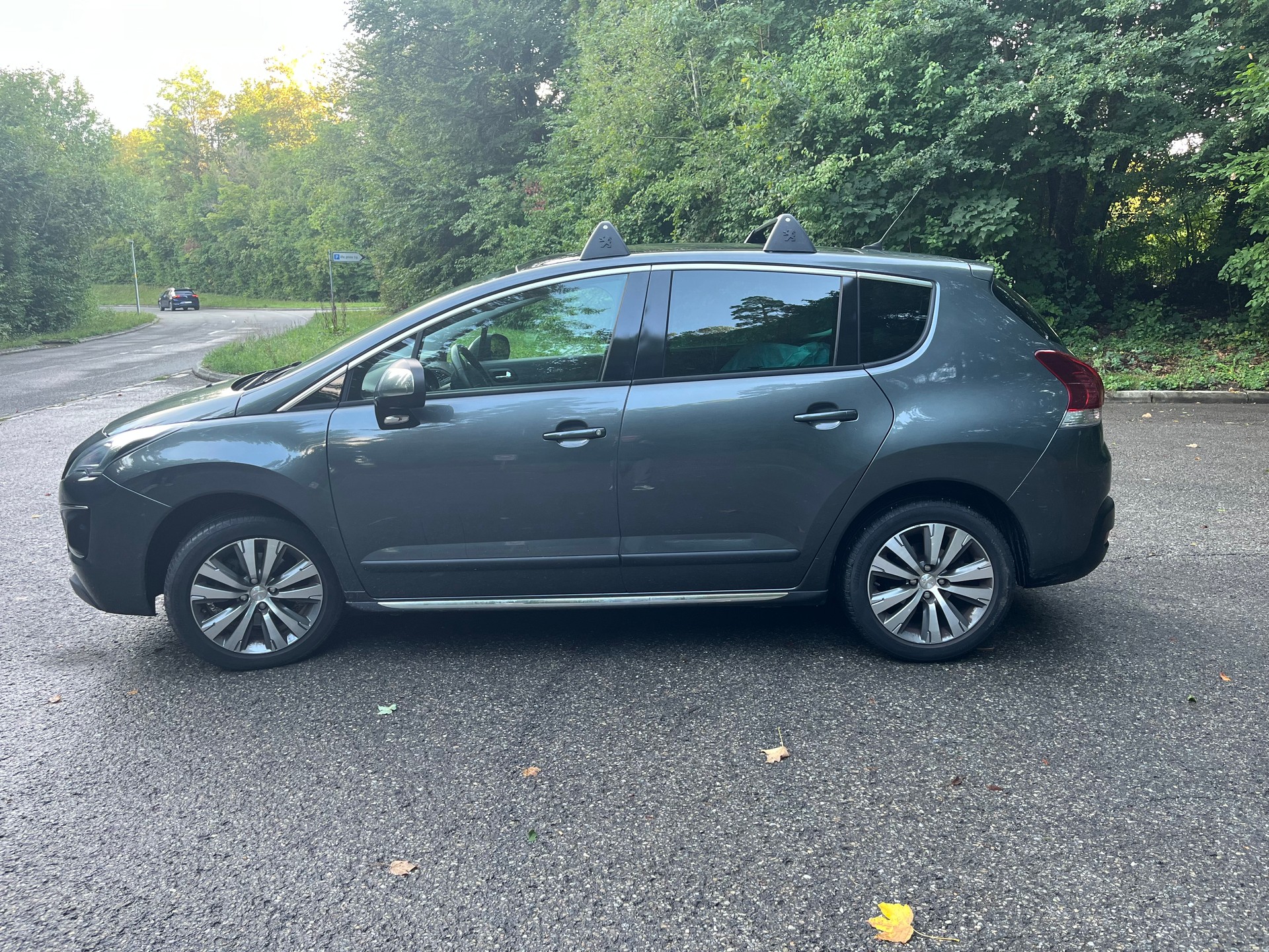 PEUGEOT 3008 1.6 16V T Allure-image-2