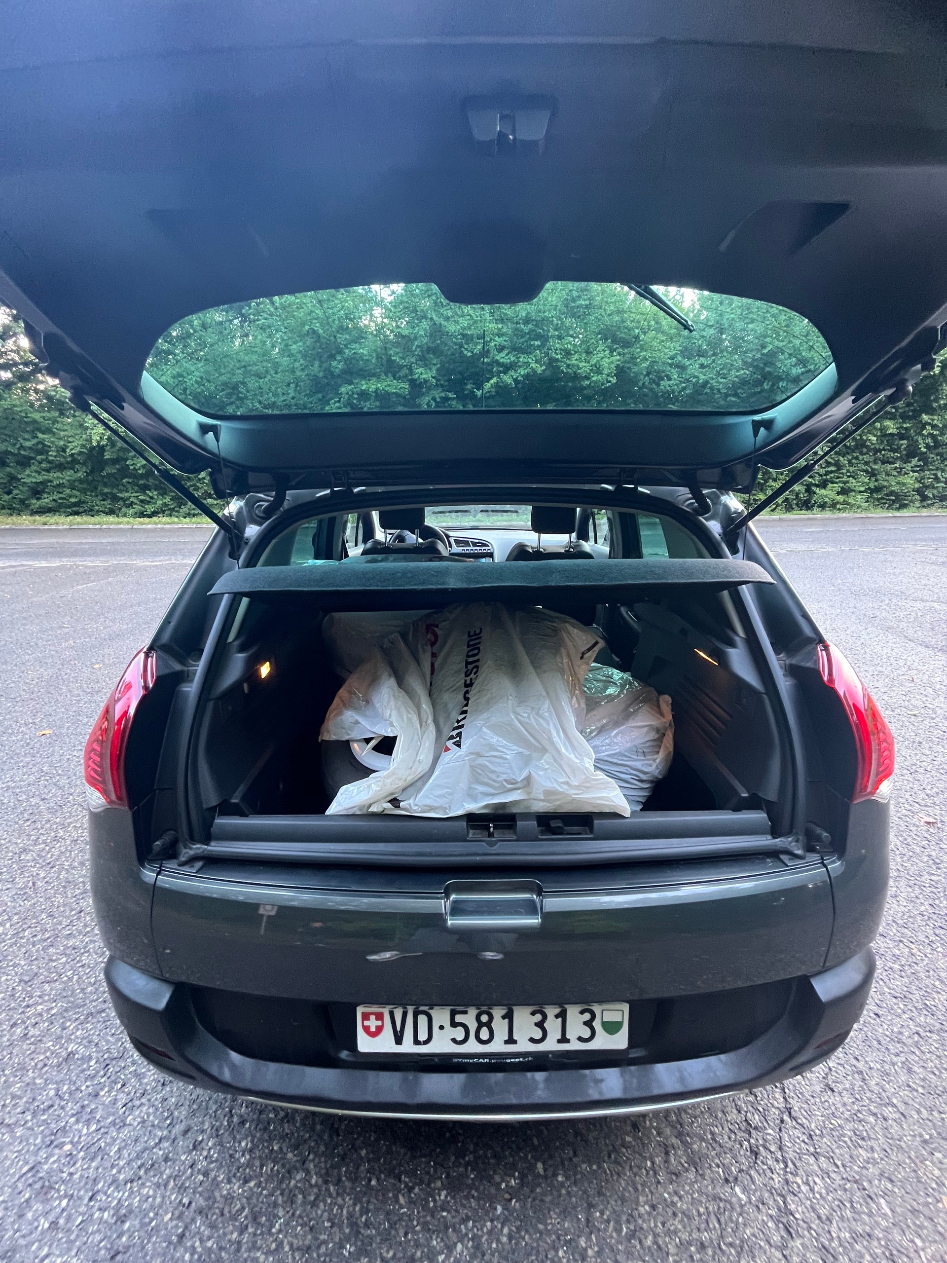 PEUGEOT 3008 1.6 16V T Allure-image-6