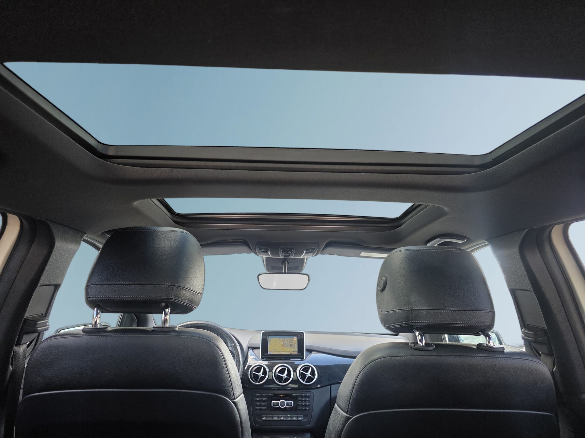 MERCEDES-BENZ B 200 7G-DCT * CH-Fahrzeug *-image-13