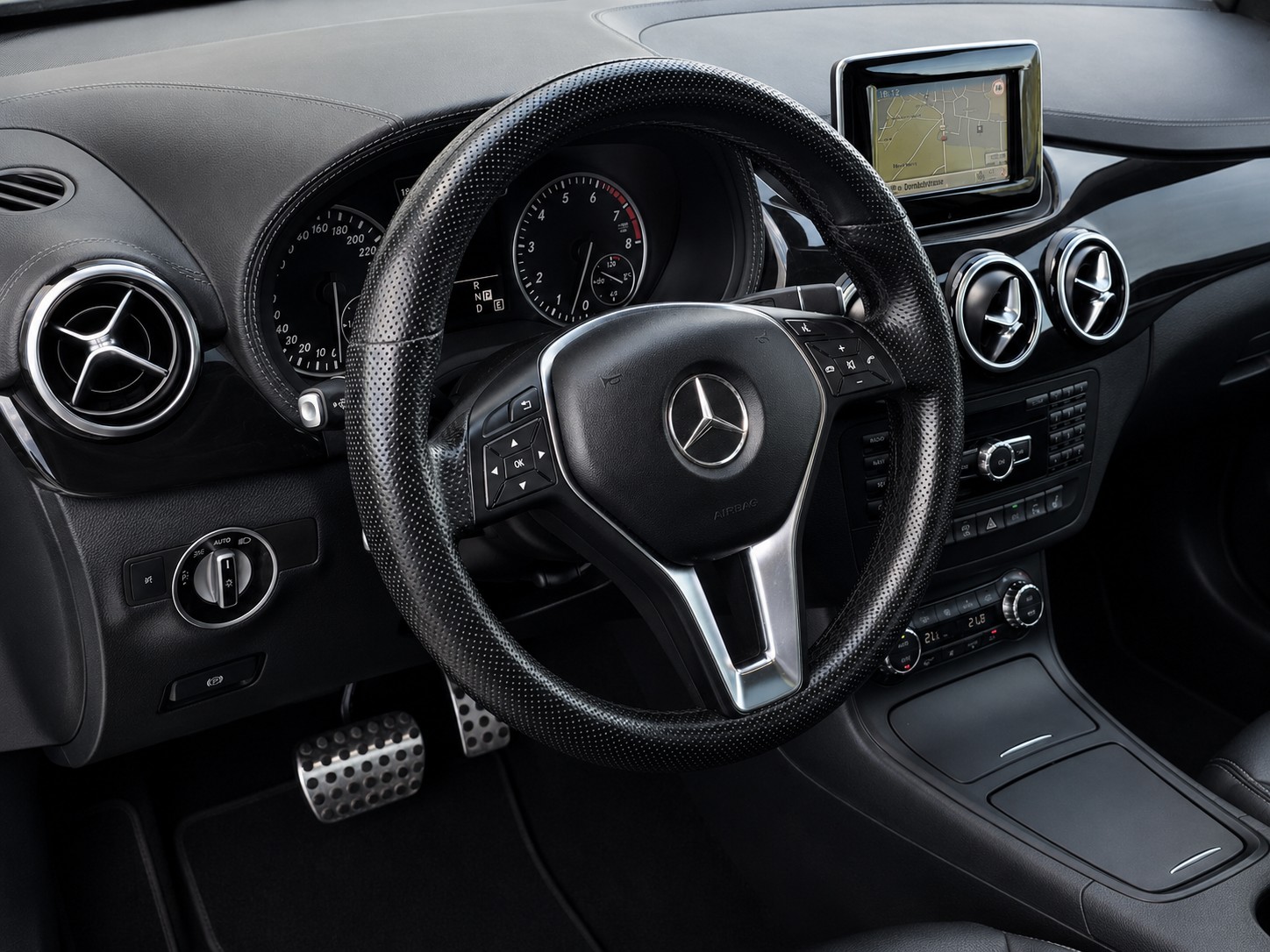 MERCEDES-BENZ B 200 7G-DCT * CH-Fahrzeug *-image-6