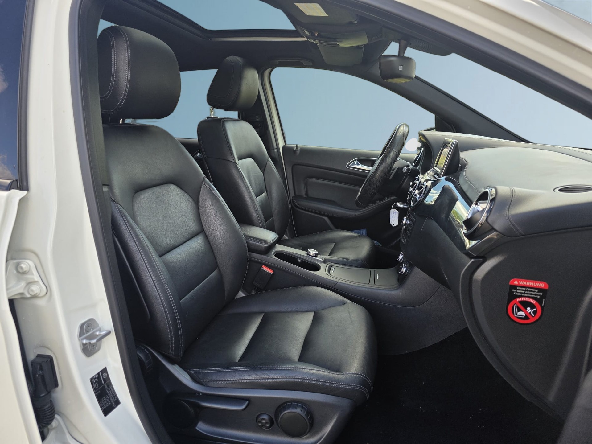 MERCEDES-BENZ B 200 7G-DCT * CH-Fahrzeug *-image-12