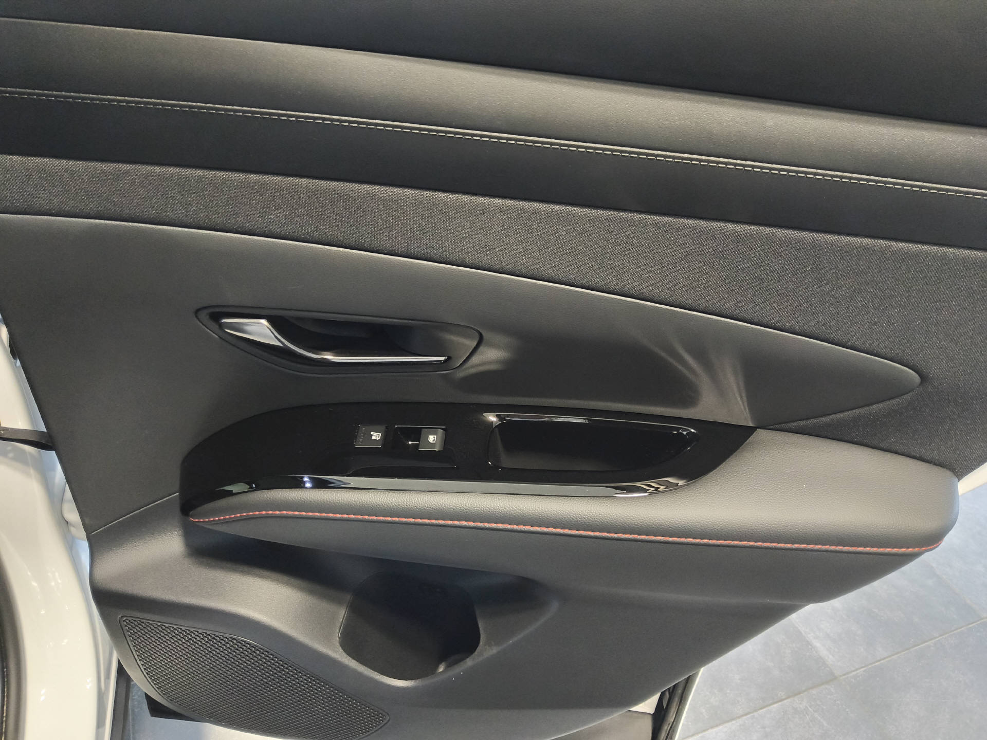 HYUNDAI Tucson 1.6 T-GDi HEV N-Line 4WD-image-10