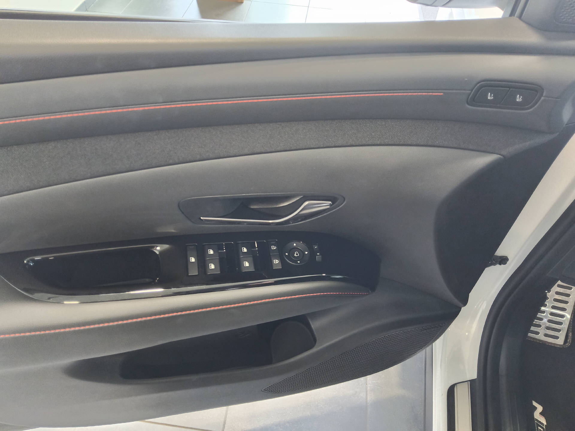 HYUNDAI Tucson 1.6 T-GDi HEV N-Line 4WD-image-14