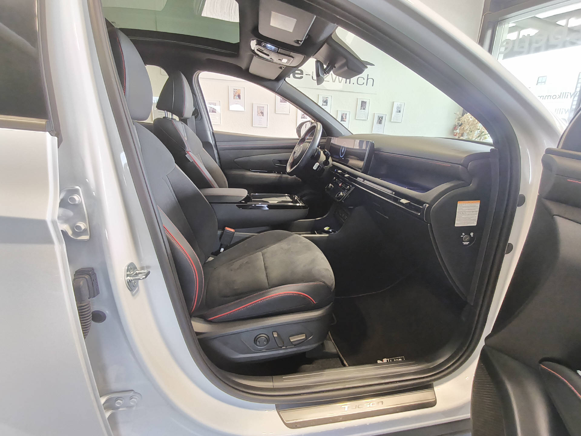 HYUNDAI Tucson 1.6 T-GDi HEV N-Line 4WD-image-12