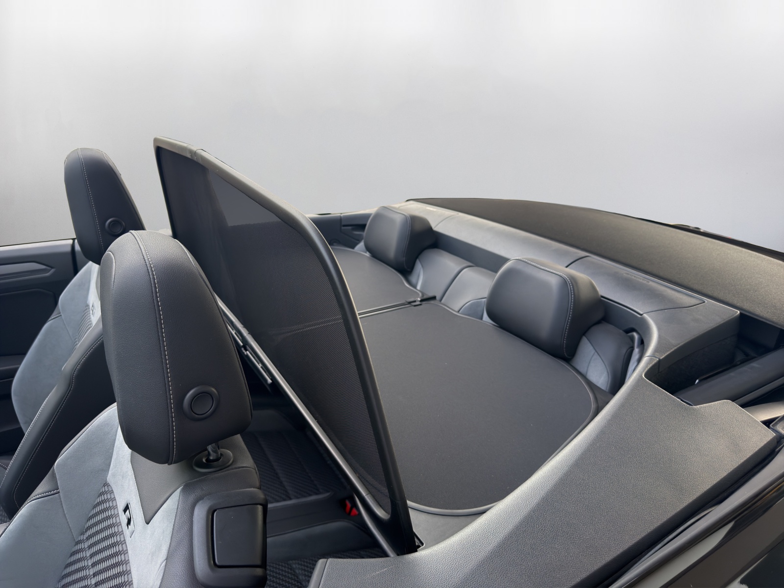 VW T-Roc Cabriolet 1.5 TSI EVO Black & White DSG-image-15