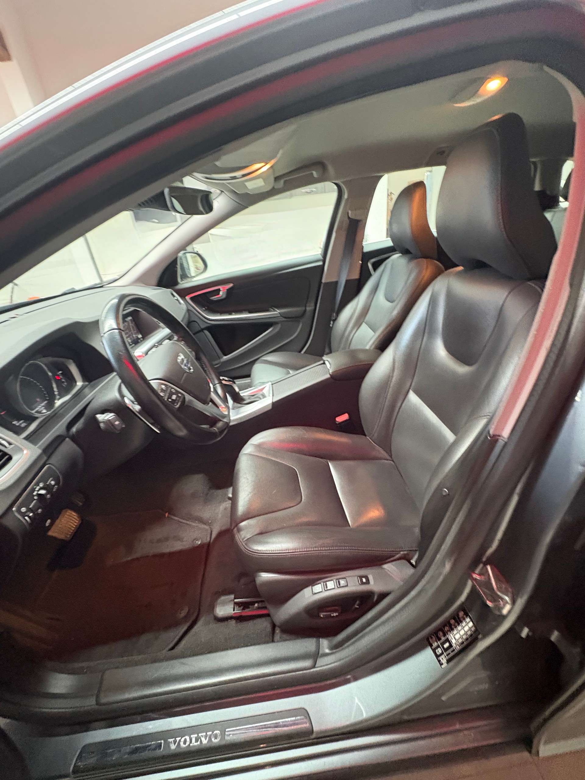 VOLVO V60 D4 Summum Geartronic-image-11