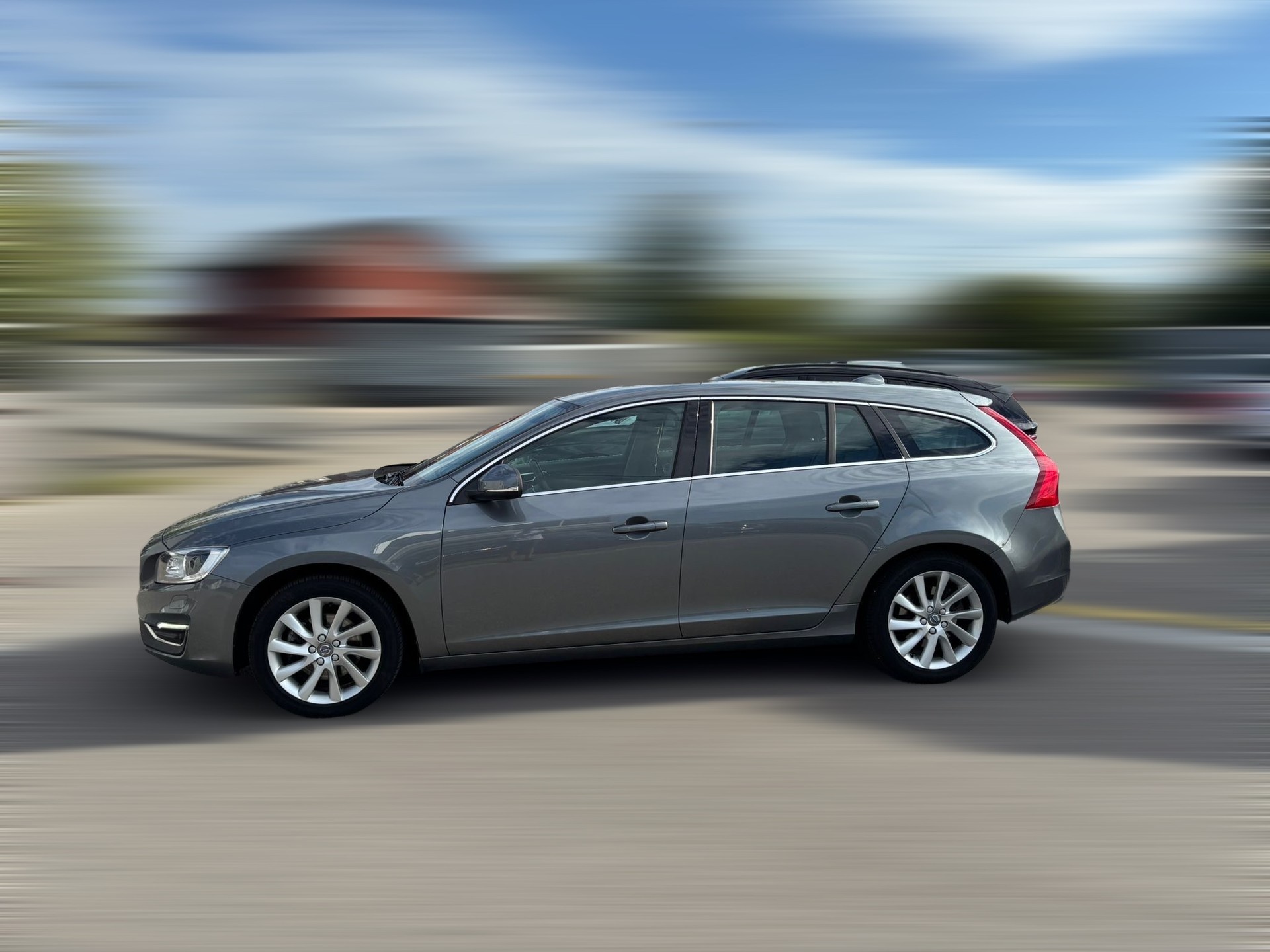 VOLVO V60 D4 Summum Geartronic-image-1