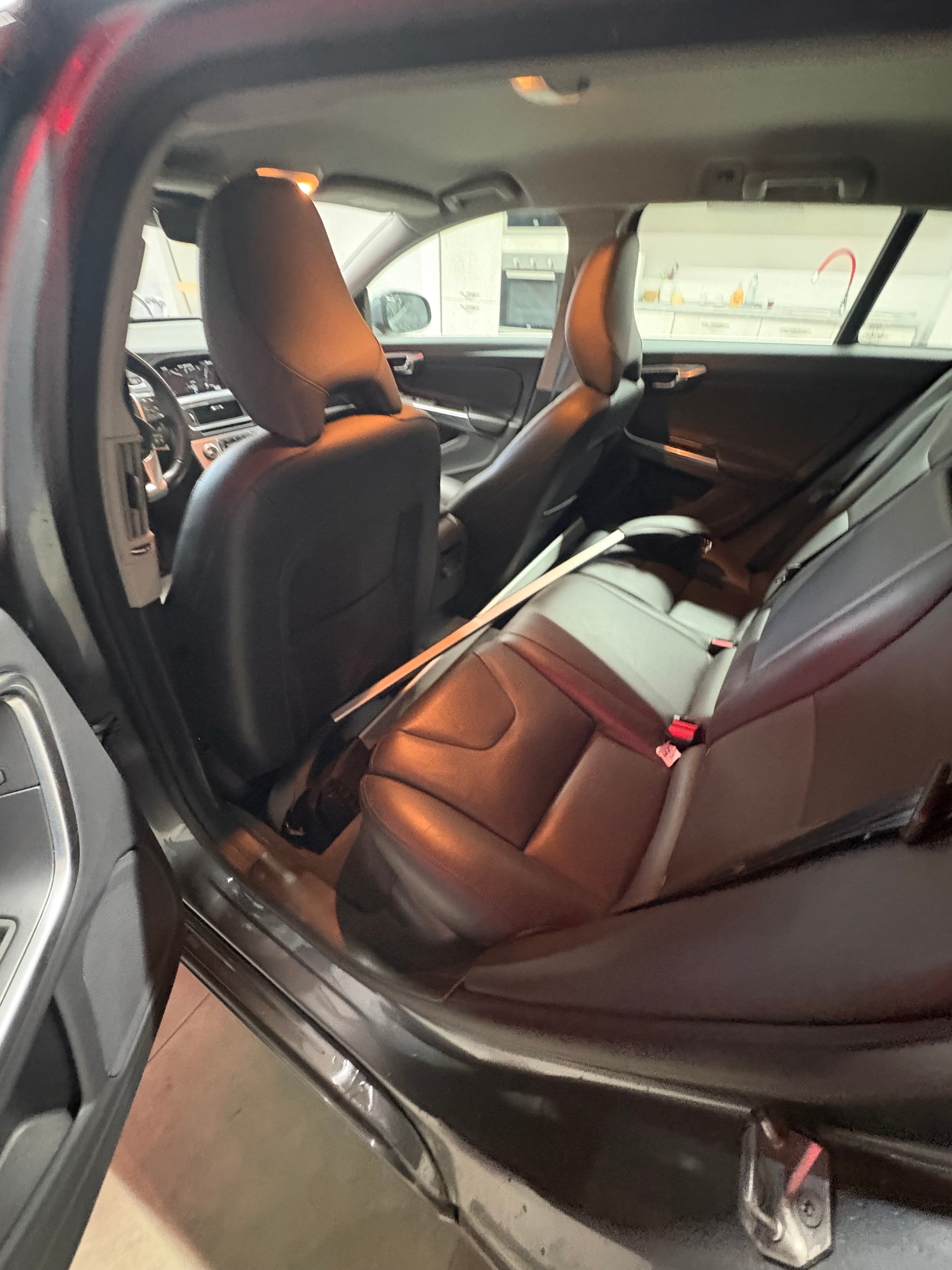 VOLVO V60 D4 Summum Geartronic-image-10