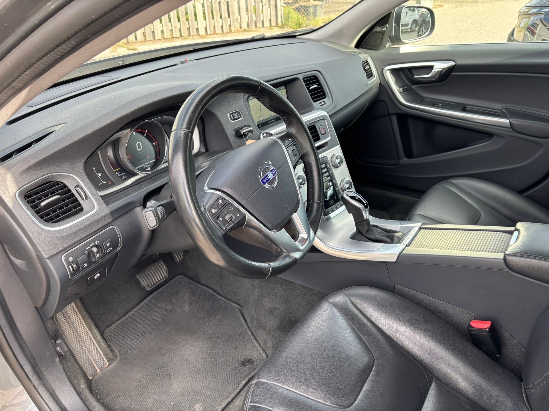 VOLVO V60 D4 Summum Geartronic-image-3