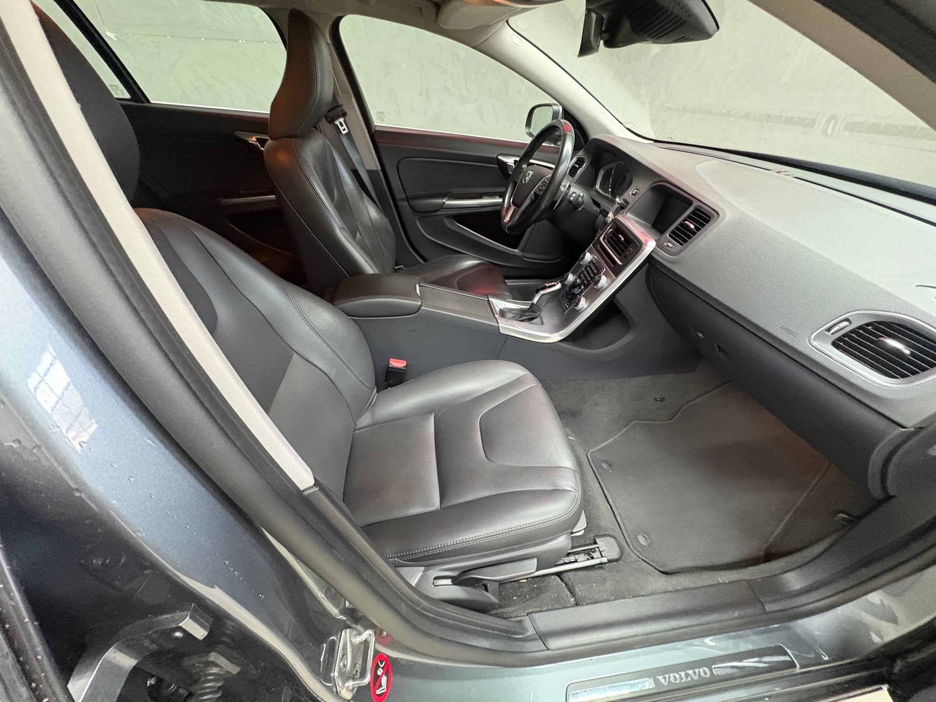 VOLVO V60 D4 Summum Geartronic-image-8