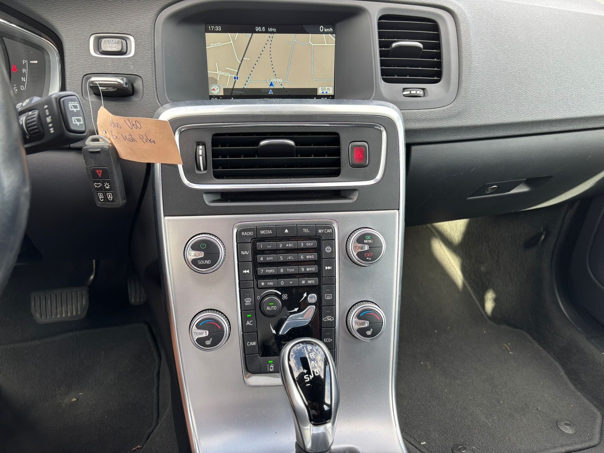 VOLVO V60 D4 Summum Geartronic-image-5