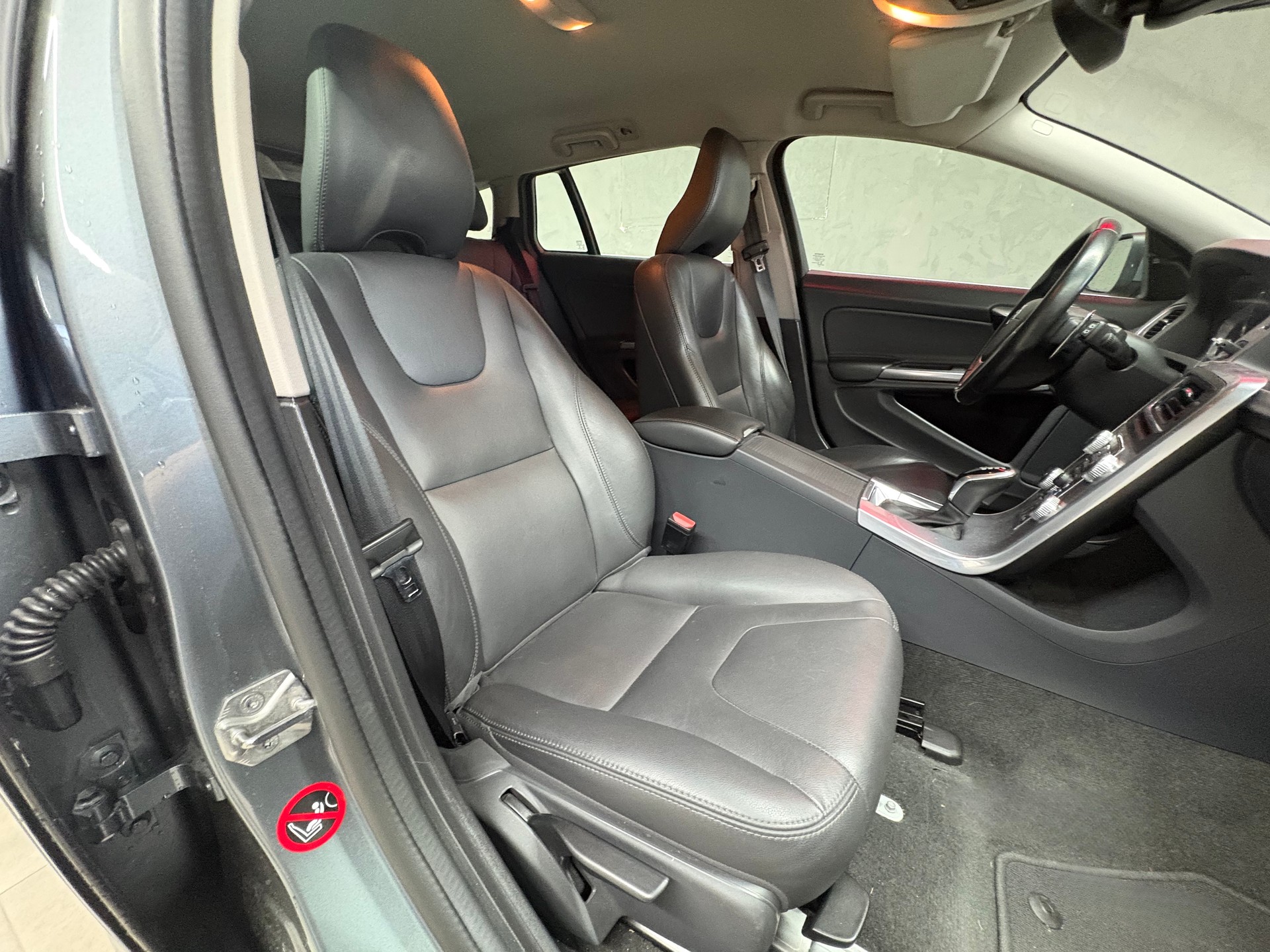 VOLVO V60 D4 Summum Geartronic-image-9