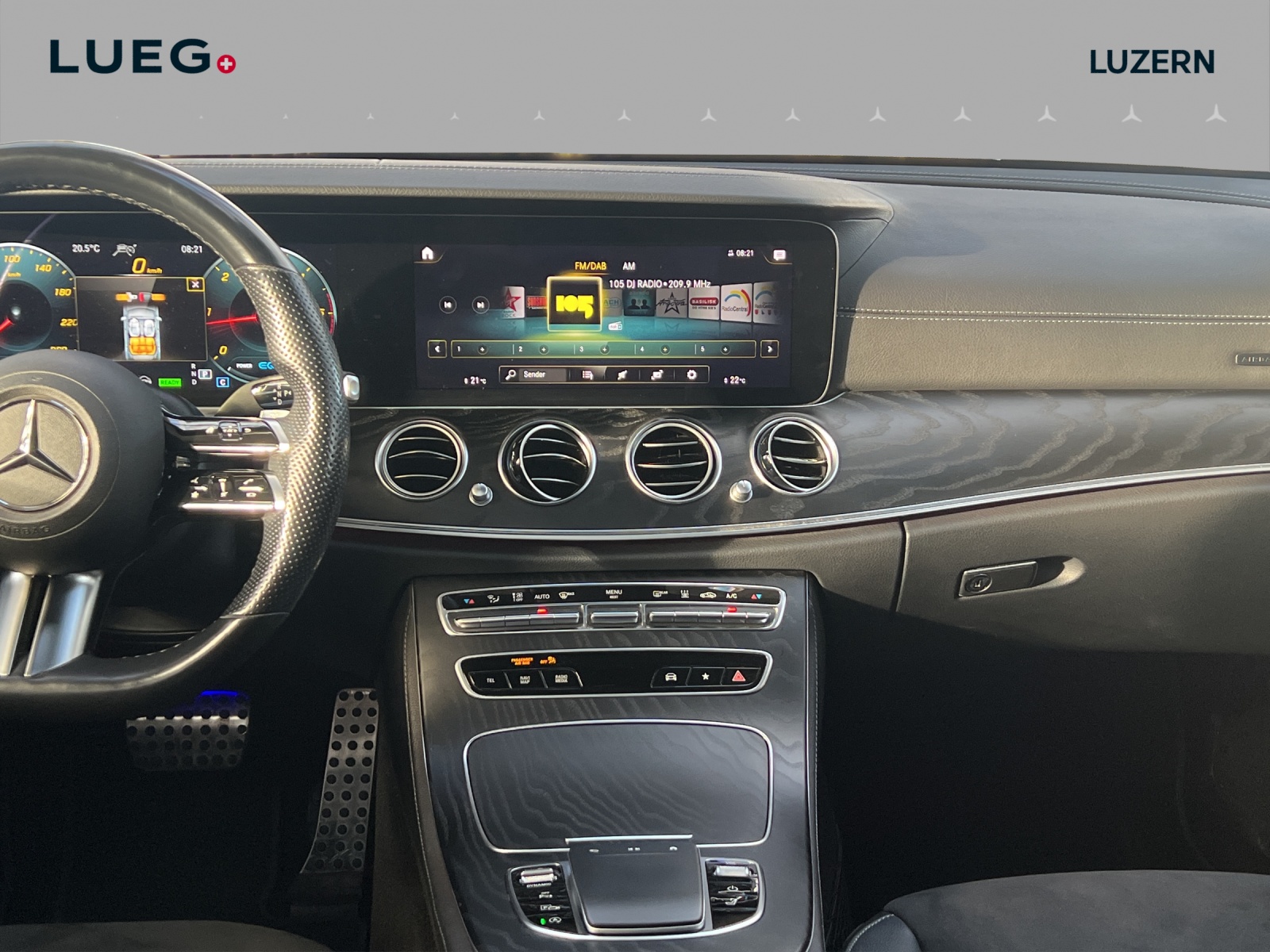 MERCEDES-BENZ E 220 d T 4Matic AMG Line 9G-Tronic-image-11