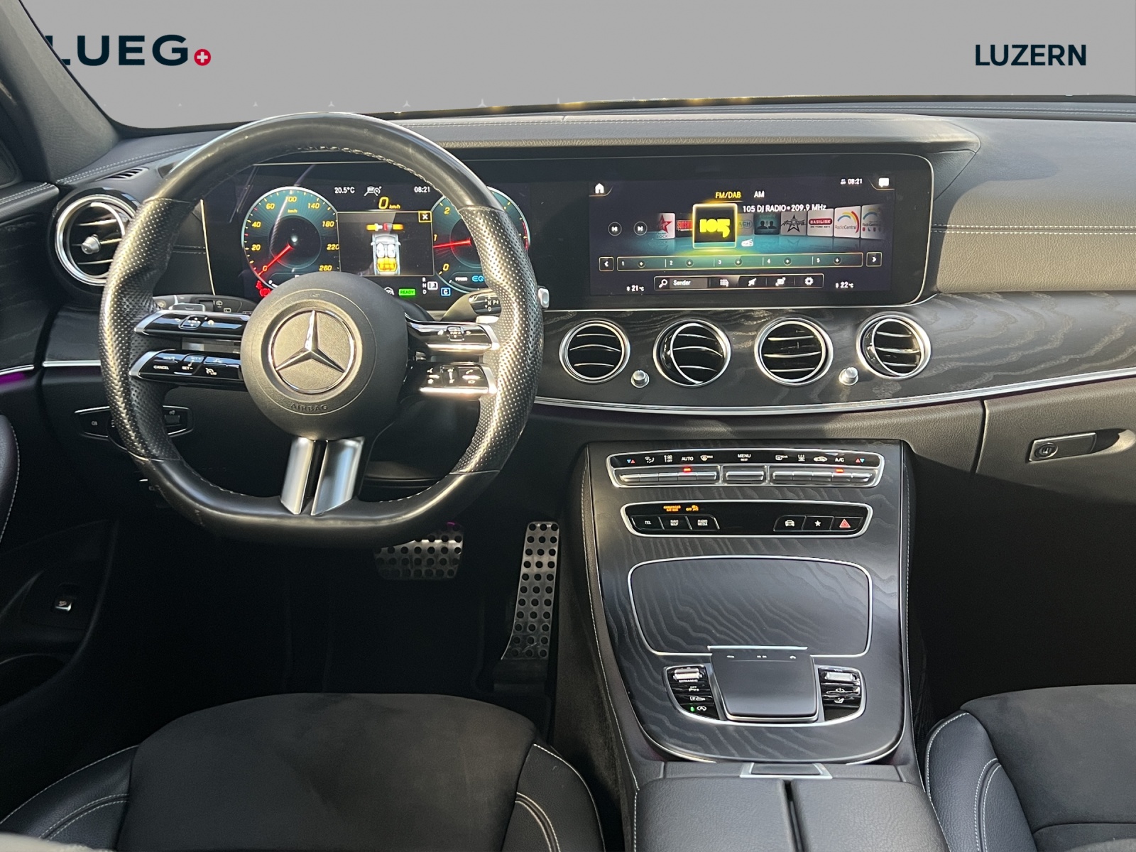 MERCEDES-BENZ E 220 d T 4Matic AMG Line 9G-Tronic-image-10