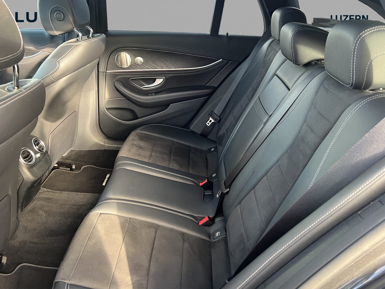 MERCEDES-BENZ E 220 d T 4Matic AMG Line 9G-Tronic-image-13