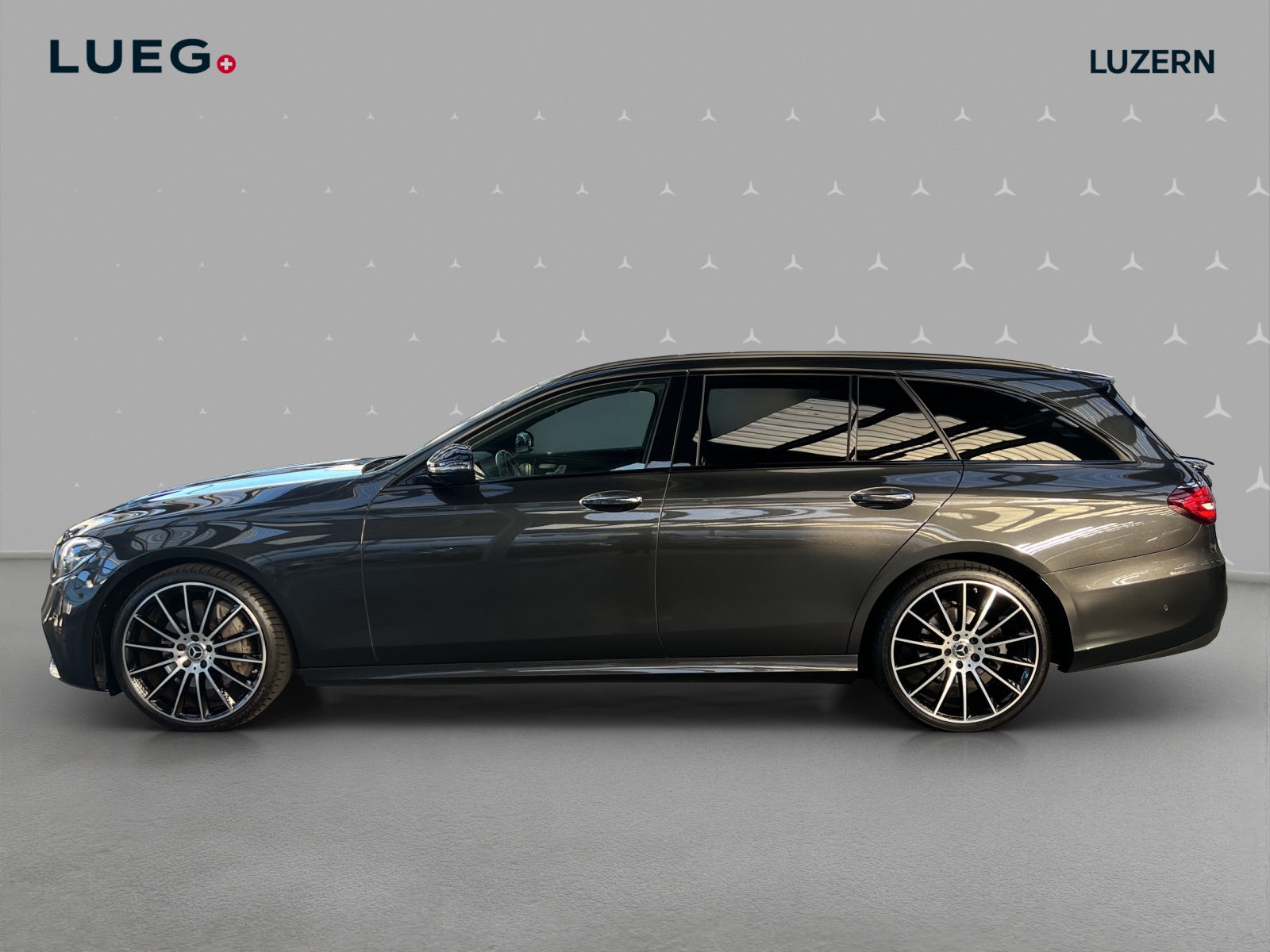 MERCEDES-BENZ E 220 d T 4Matic AMG Line 9G-Tronic-image-1