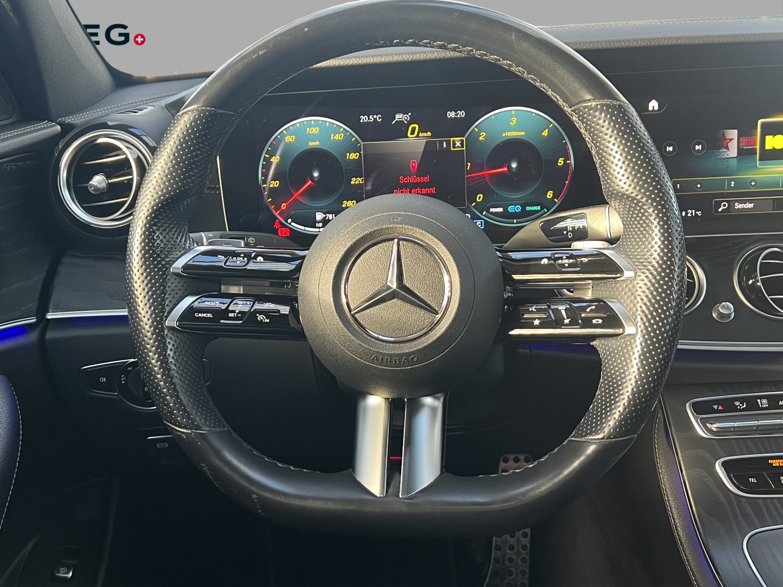 MERCEDES-BENZ E 220 d T 4Matic AMG Line 9G-Tronic-image-9