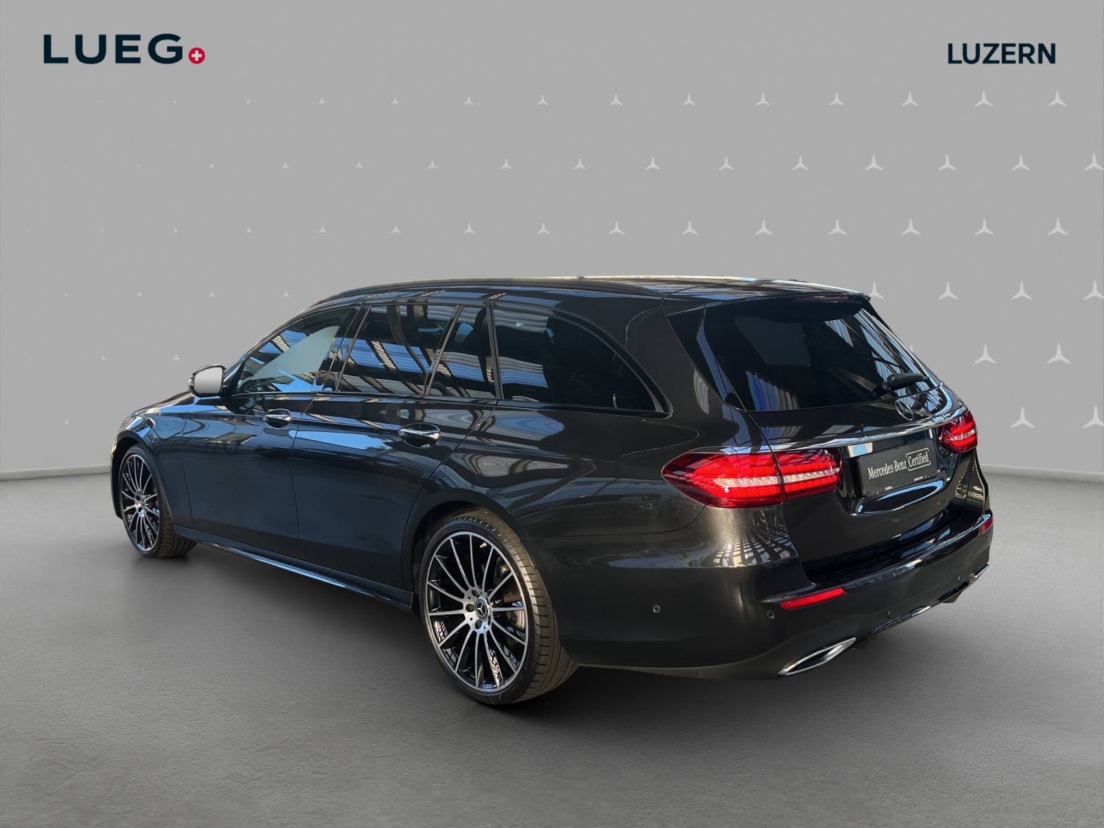 MERCEDES-BENZ E 220 d T 4Matic AMG Line 9G-Tronic-image-2