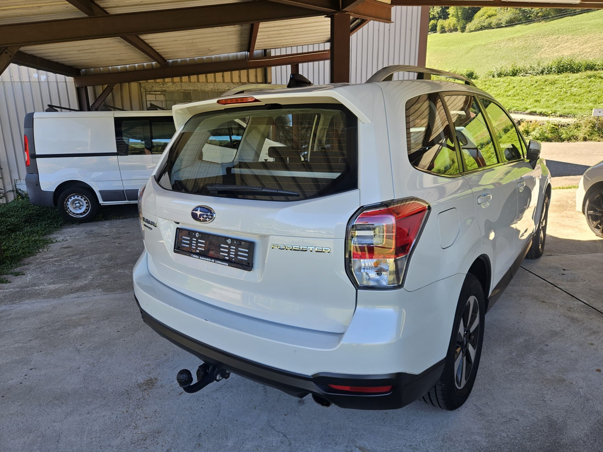 SUBARU Forester 2.0i Swiss Plus Lineartronic-image-3