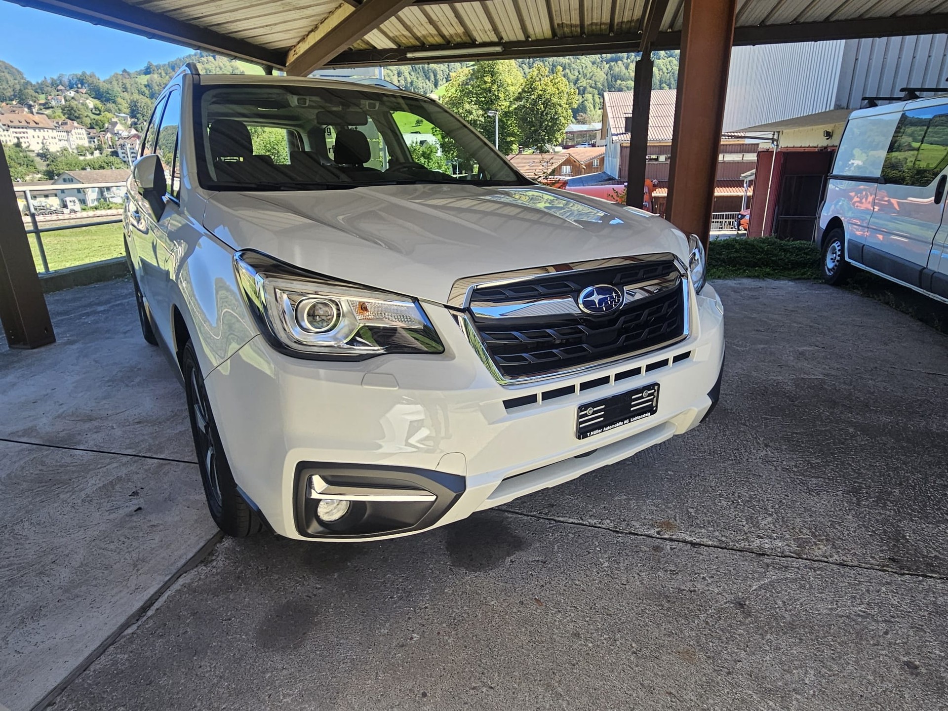 SUBARU Forester 2.0i Swiss Plus Lineartronic-image-0