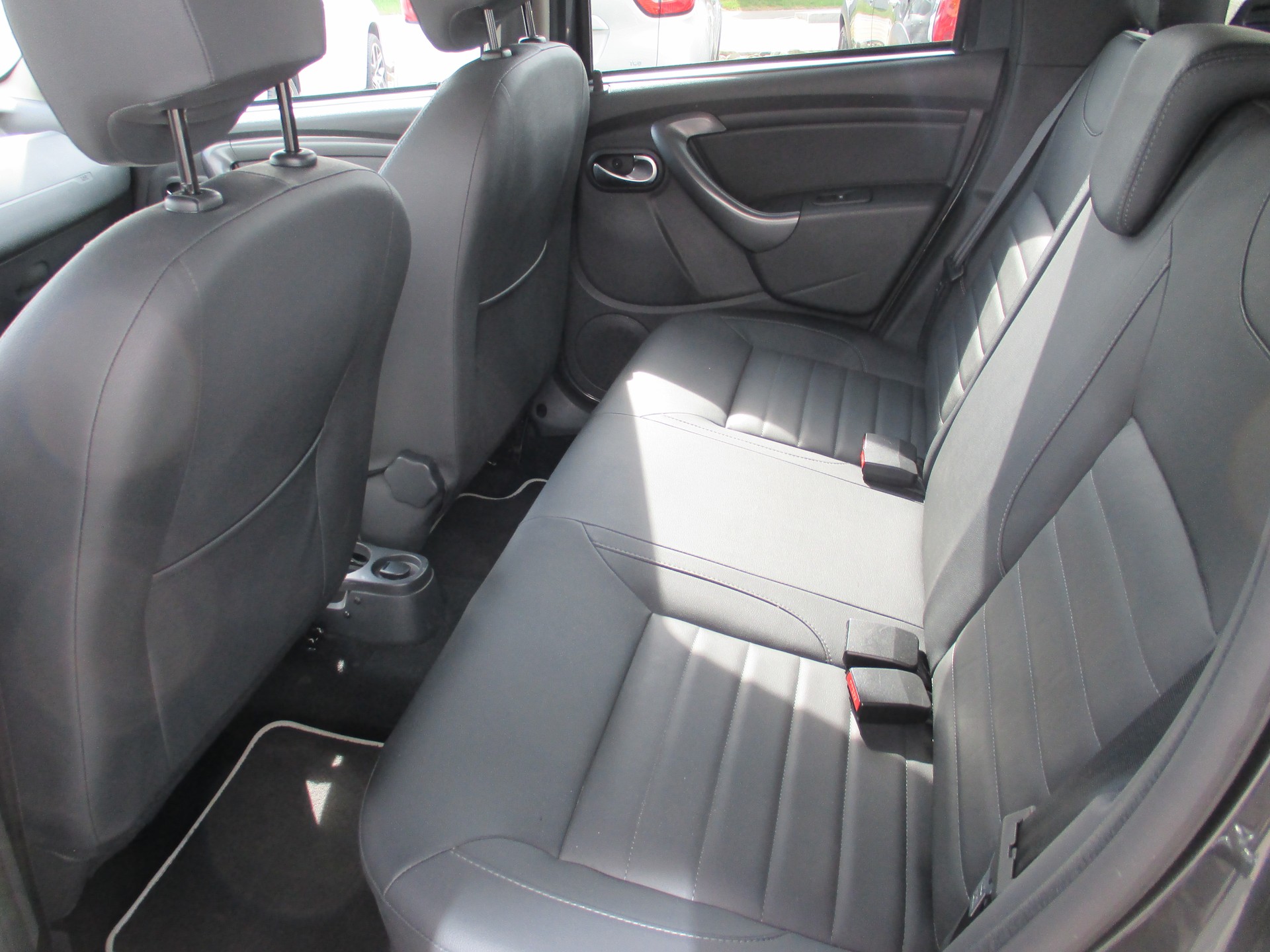 DACIA Duster 1.5 dCi Fischer man's Friend 4x2 EDC-image-9