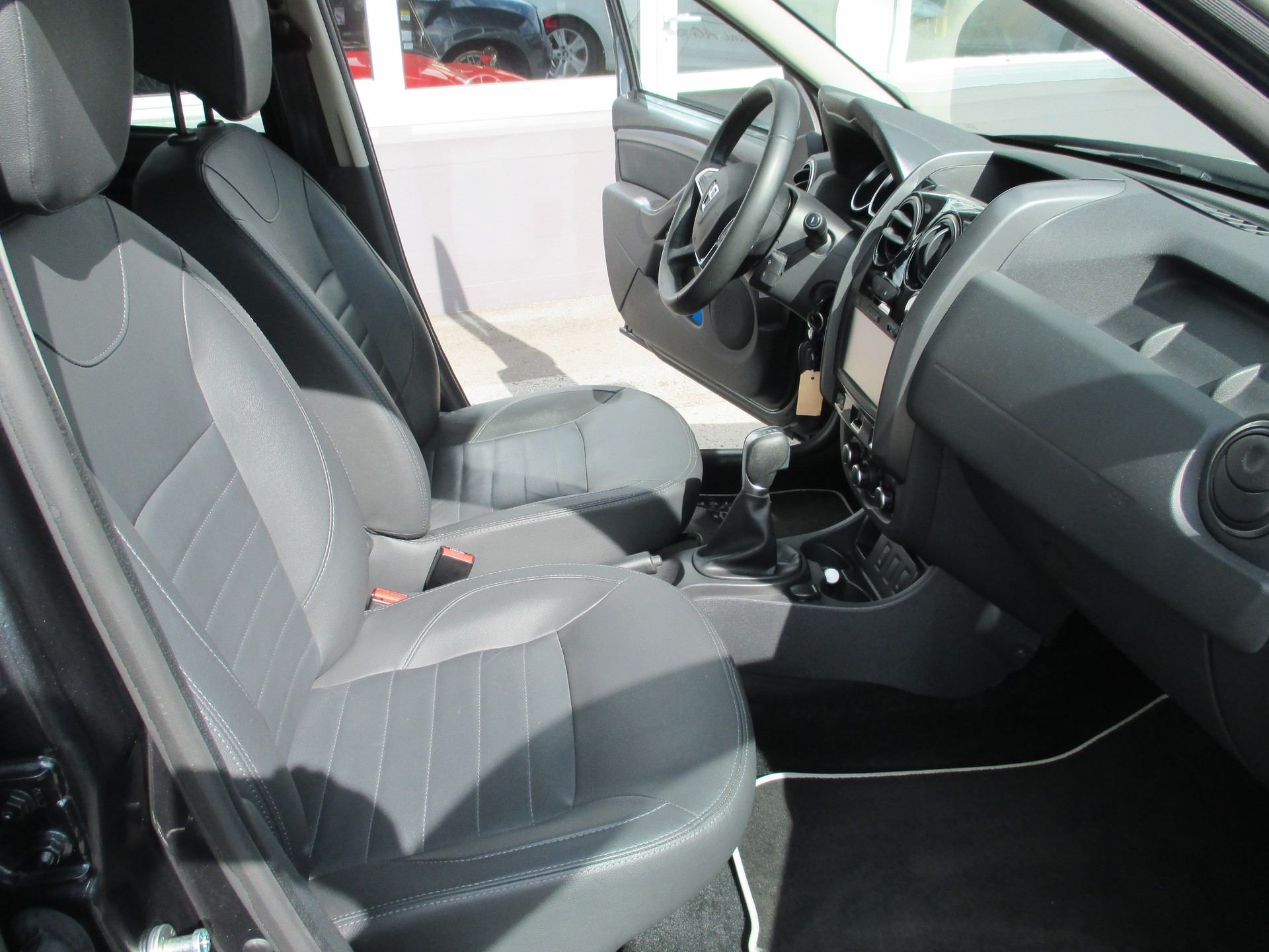 DACIA Duster 1.5 dCi Fischer man's Friend 4x2 EDC-image-12