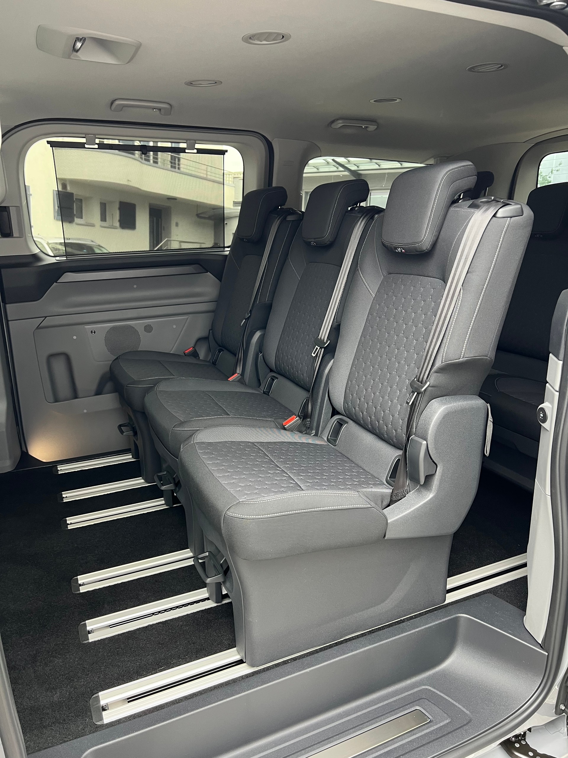 FORD Tourneo Bus 340 L1H1 PHEV Titanium-image-9