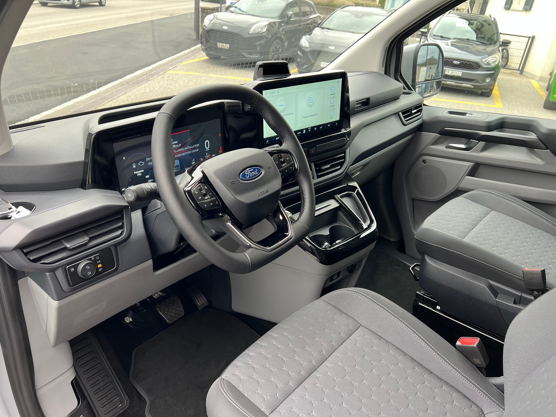 FORD Tourneo Bus 340 L1H1 PHEV Titanium-image-4