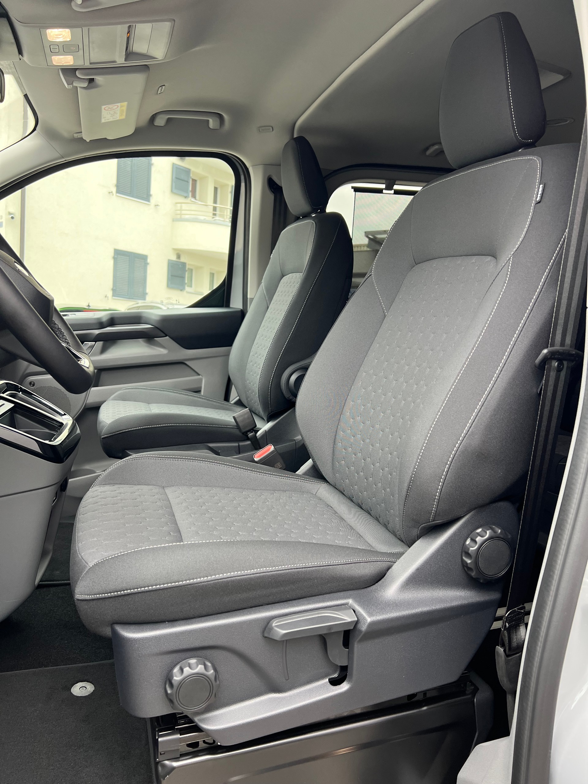 FORD Tourneo Bus 340 L1H1 PHEV Titanium-image-5