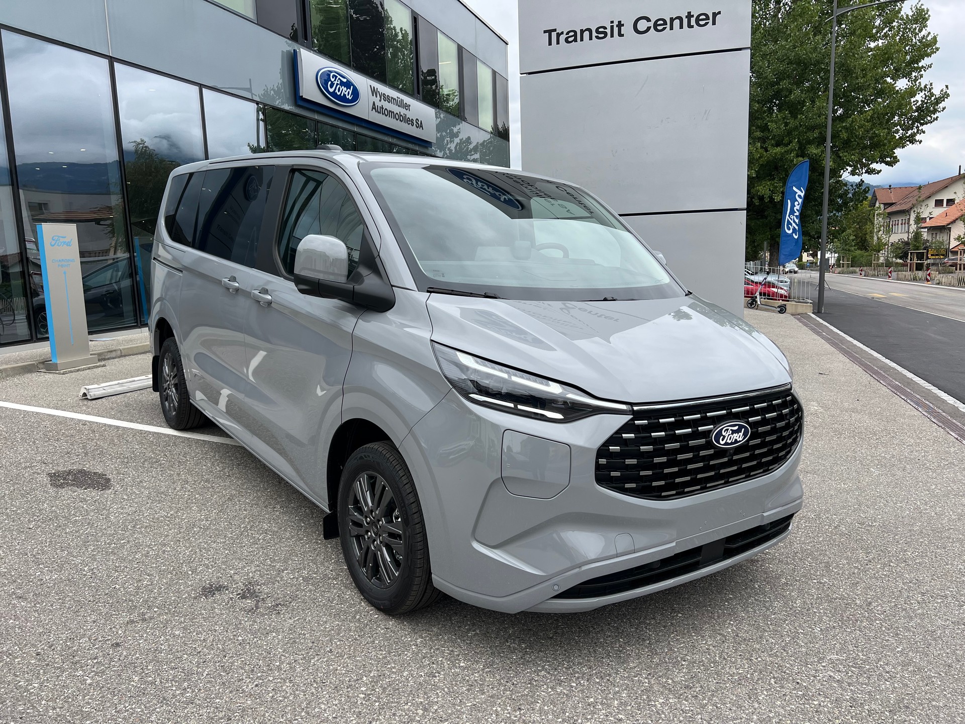 FORD Tourneo Bus 340 L1H1 PHEV Titanium-image-0