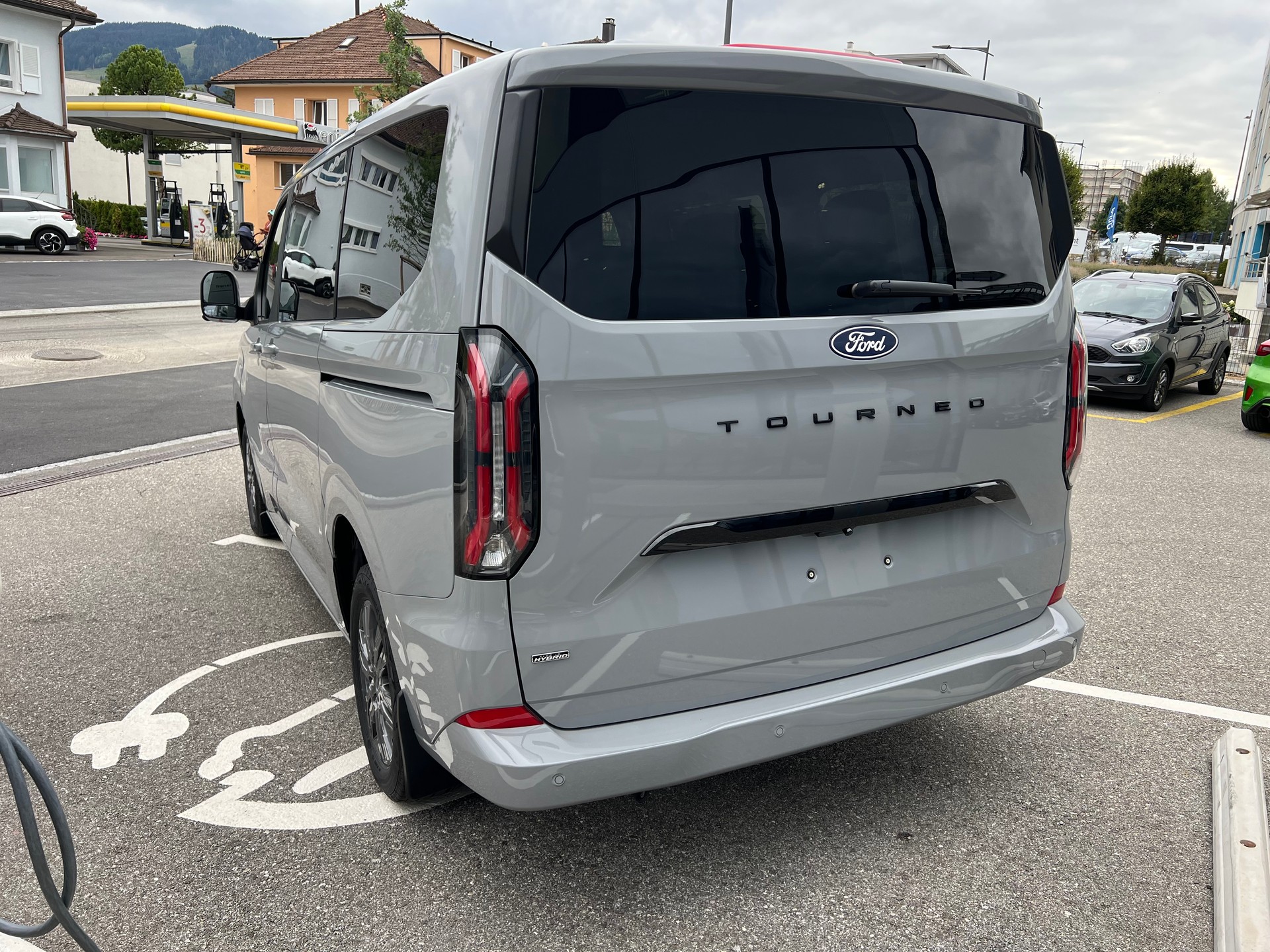 FORD Tourneo Bus 340 L1H1 PHEV Titanium-image-2