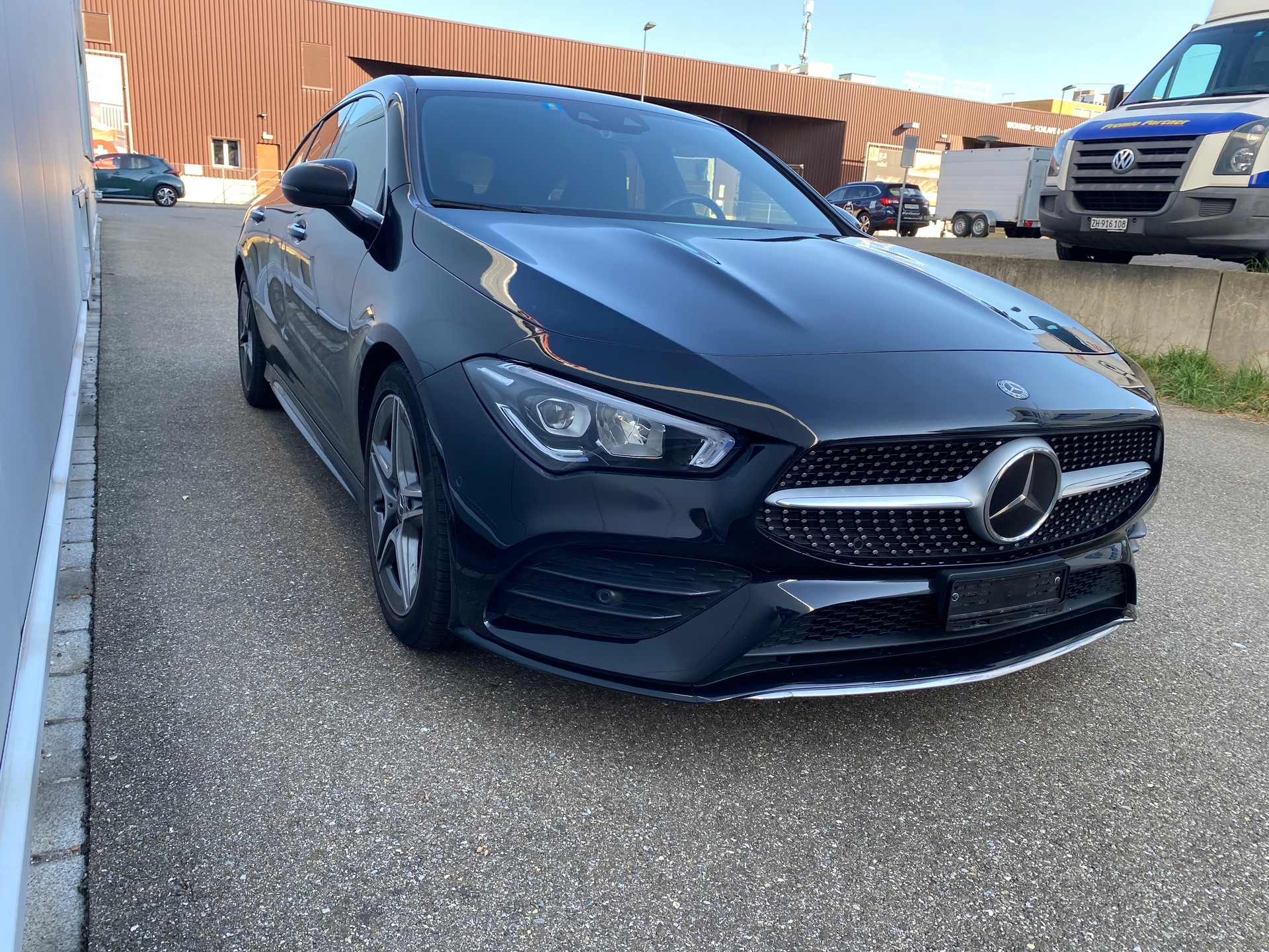 MERCEDES-BENZ CLA Shooting Brake 200 AMG Line 7G-DCT-image-2