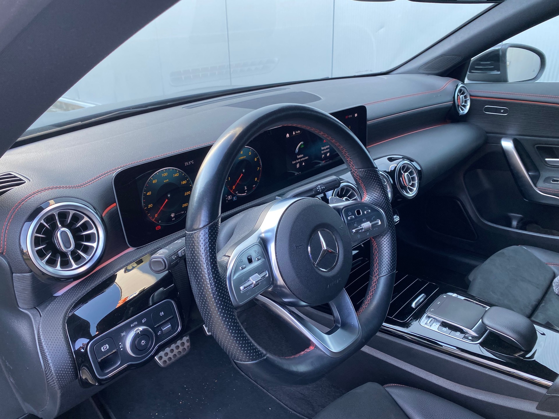MERCEDES-BENZ CLA Shooting Brake 200 AMG Line 7G-DCT-image-9