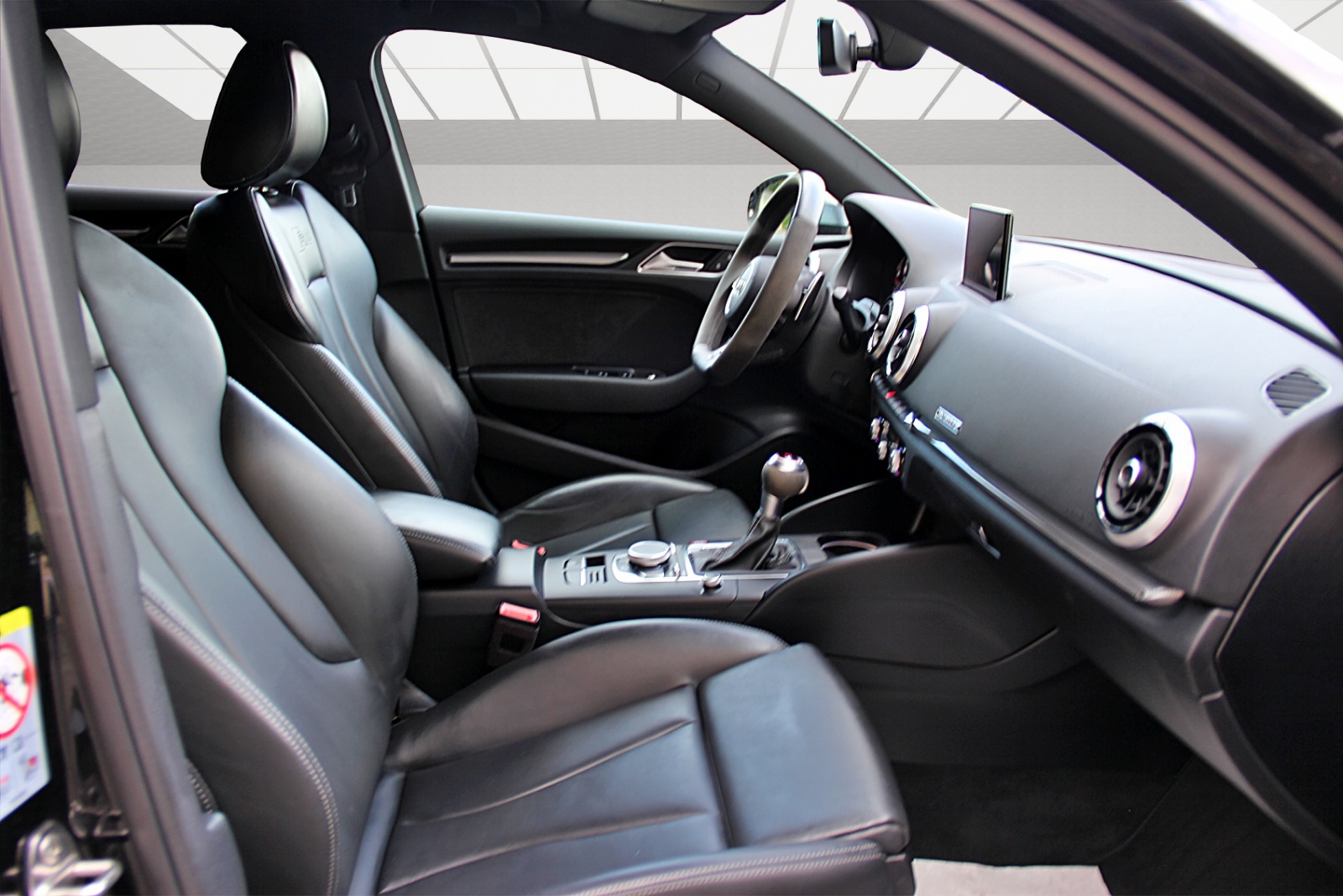 AUDI RS3 Sedan 2.5 TSI quattro S-tronic-image-13