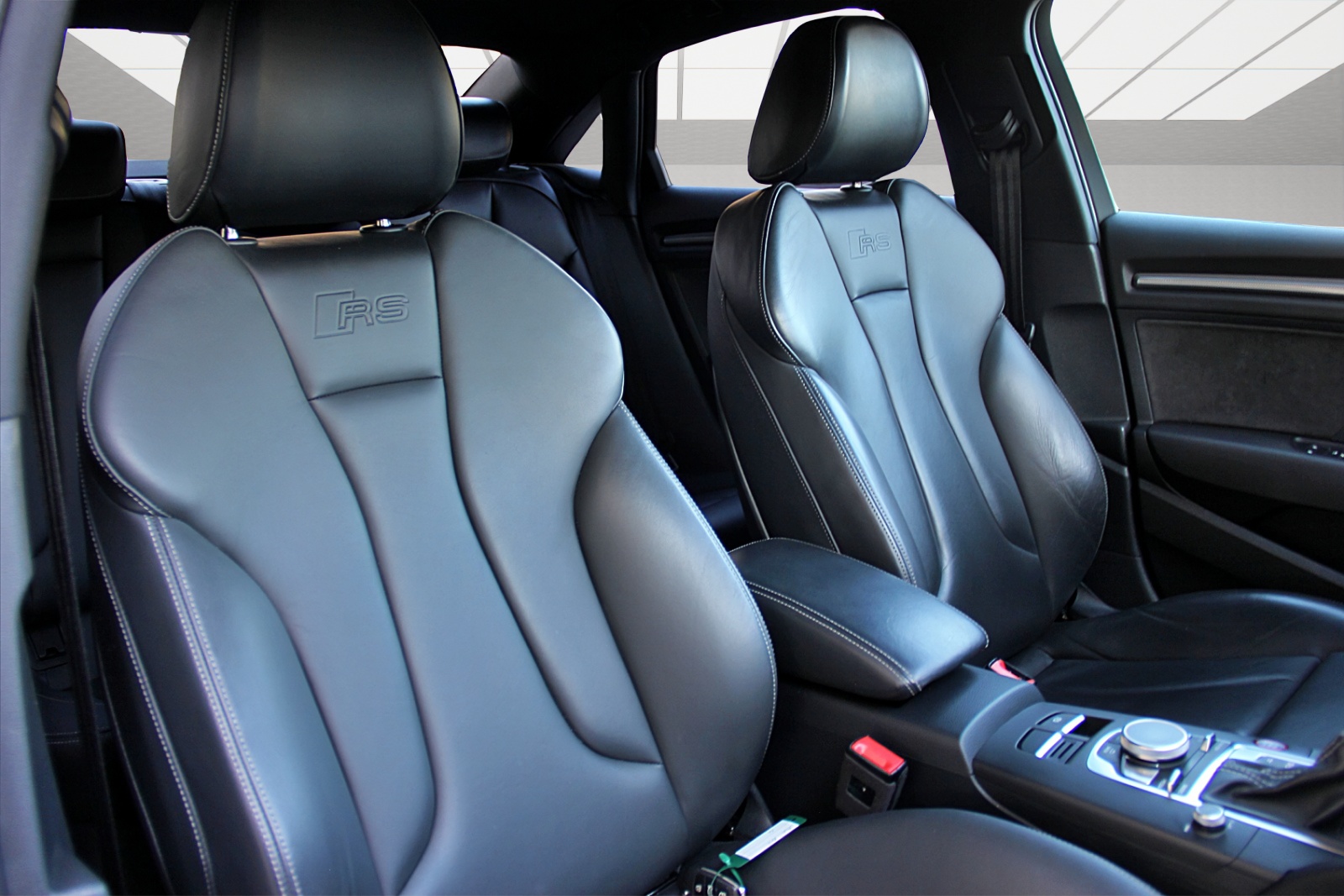 AUDI RS3 Sedan 2.5 TSI quattro S-tronic-image-14