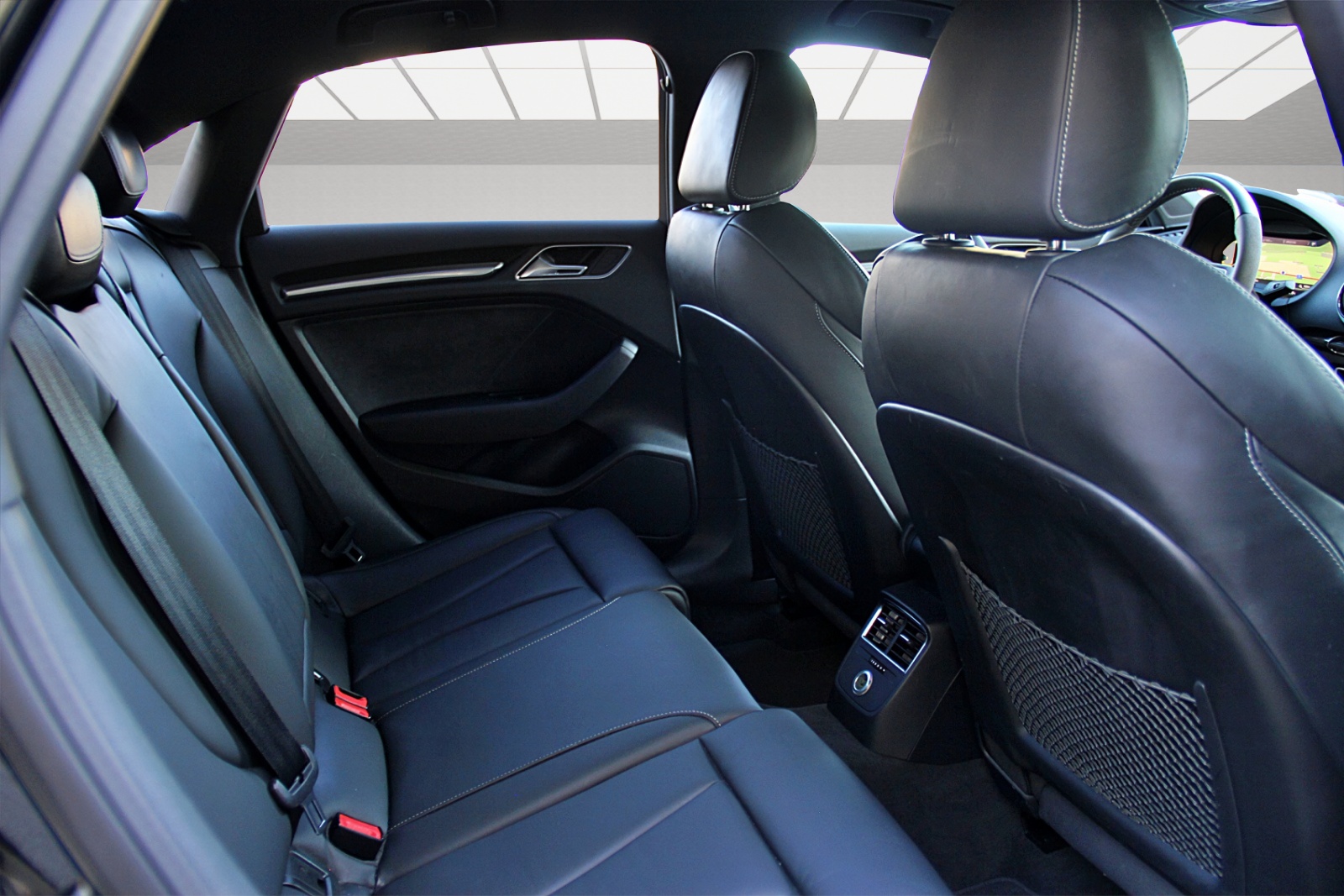 AUDI RS3 Sedan 2.5 TSI quattro S-tronic-image-11