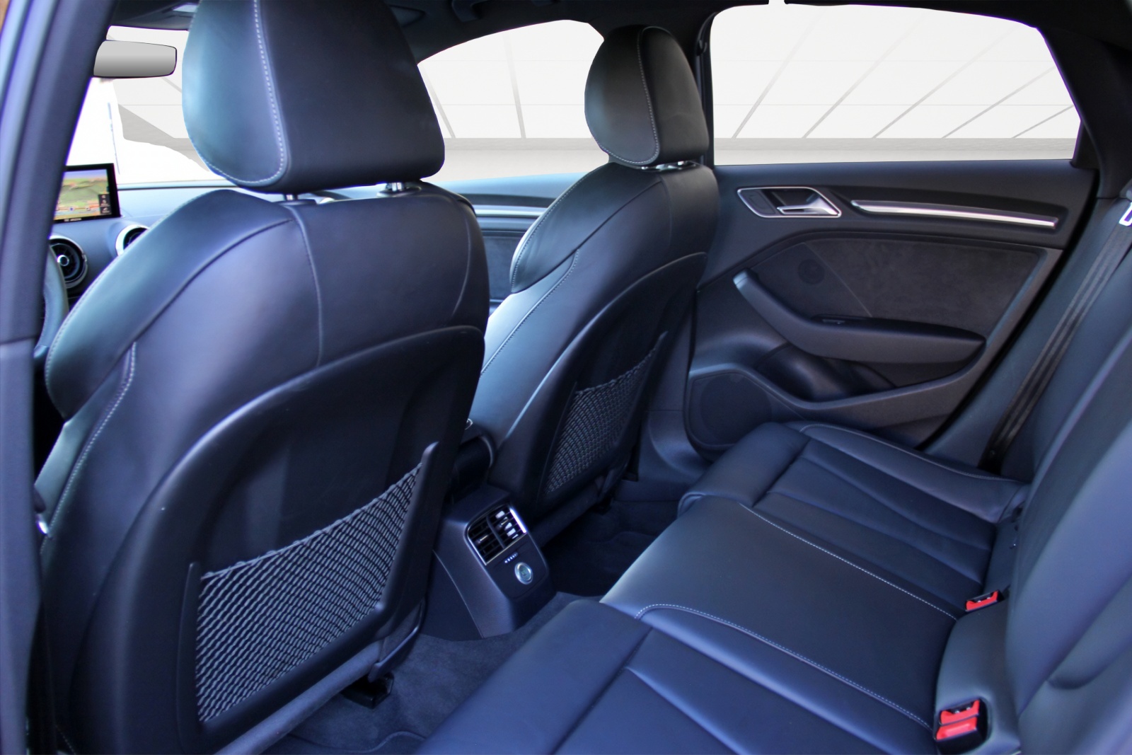 AUDI RS3 Sedan 2.5 TSI quattro S-tronic-image-9