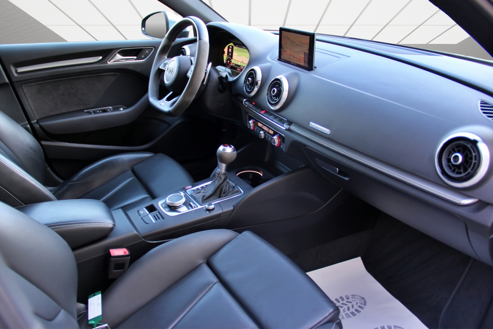 AUDI RS3 Sedan 2.5 TSI quattro S-tronic-image-12