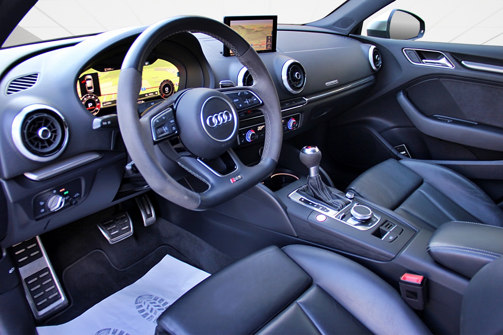 AUDI RS3 Sedan 2.5 TSI quattro S-tronic-image-8