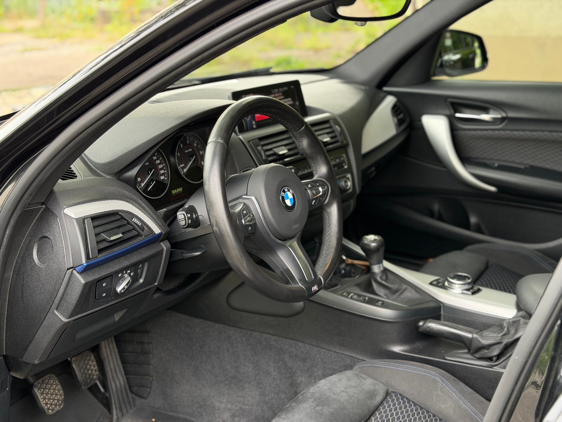 BMW 120d xDrive-image-28
