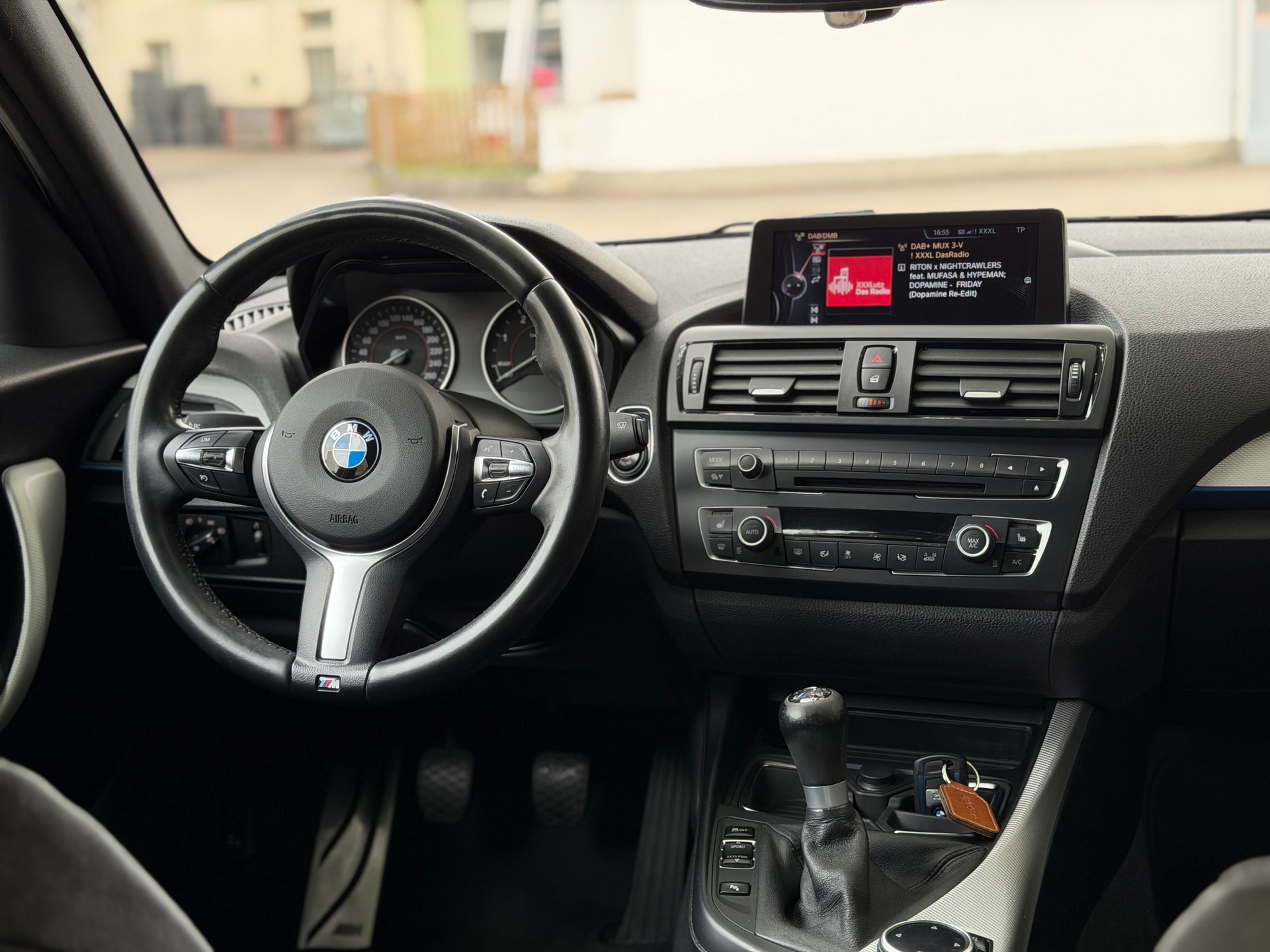 BMW 120d xDrive-image-24