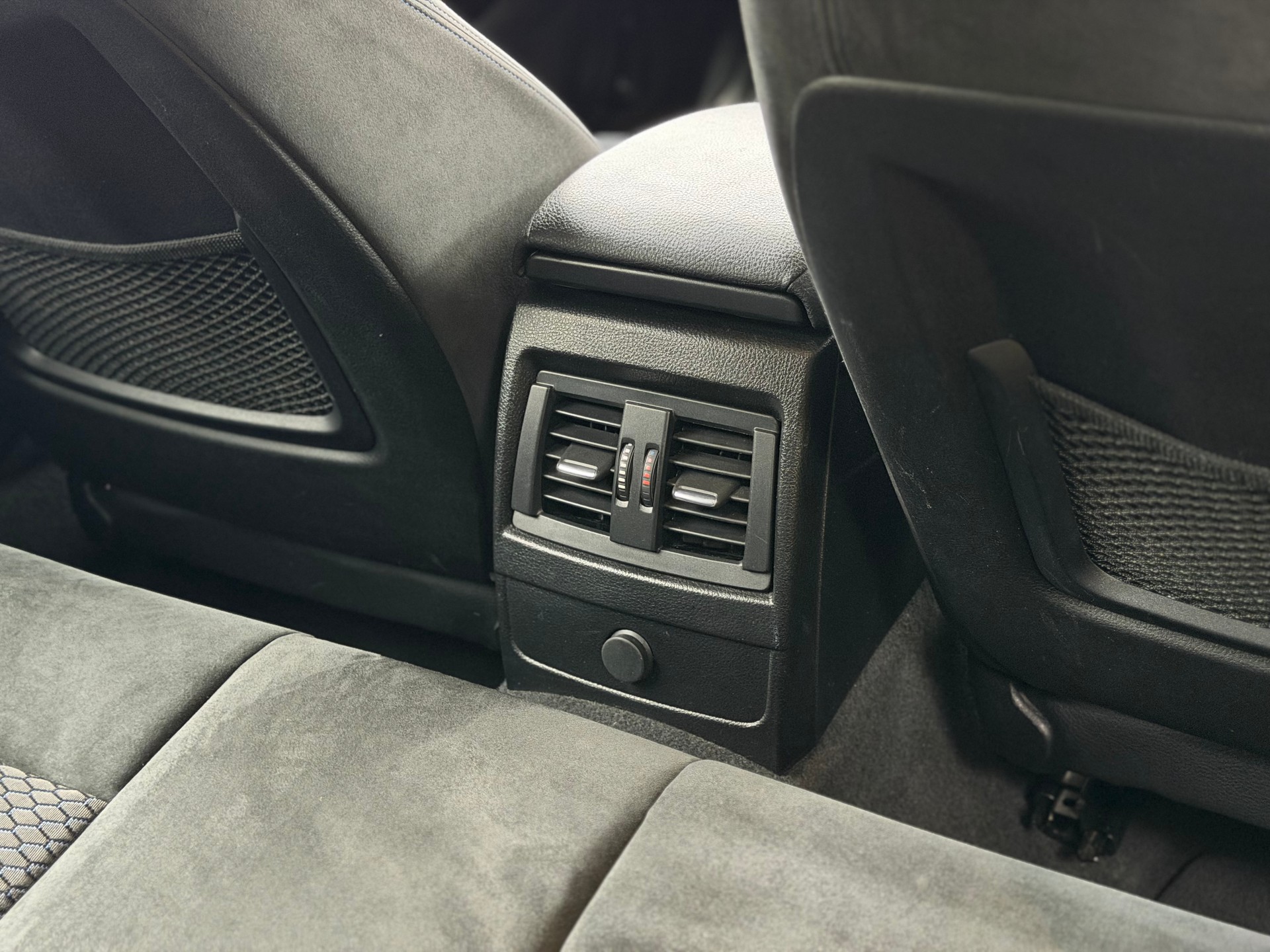 BMW 120d xDrive-image-15