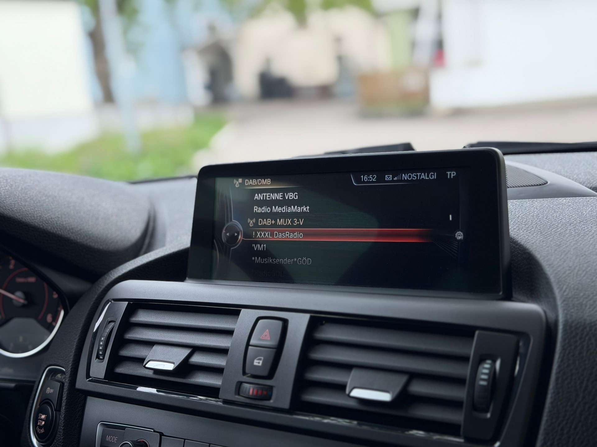 BMW 120d xDrive-image-25