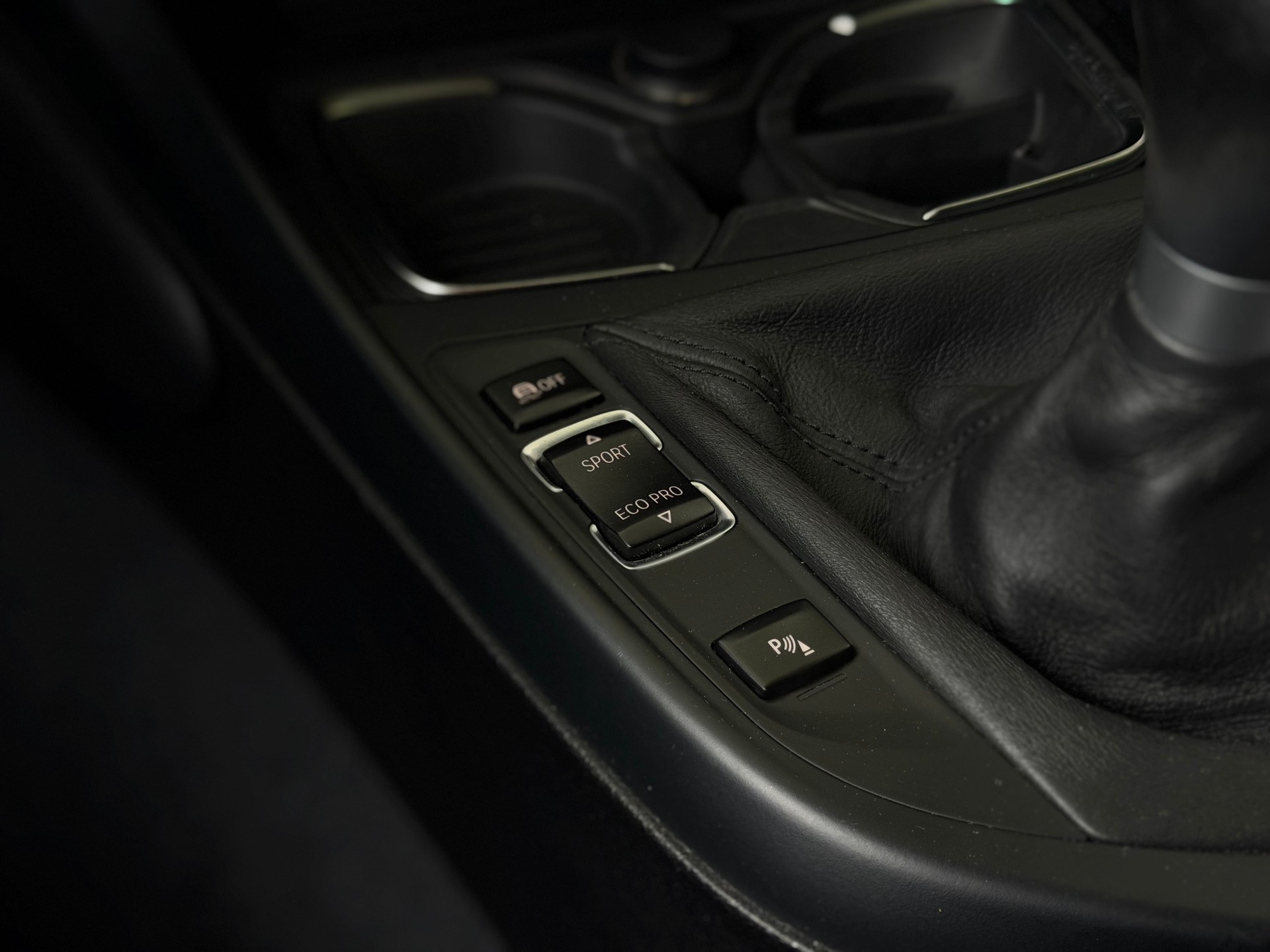 BMW 120d xDrive-image-30