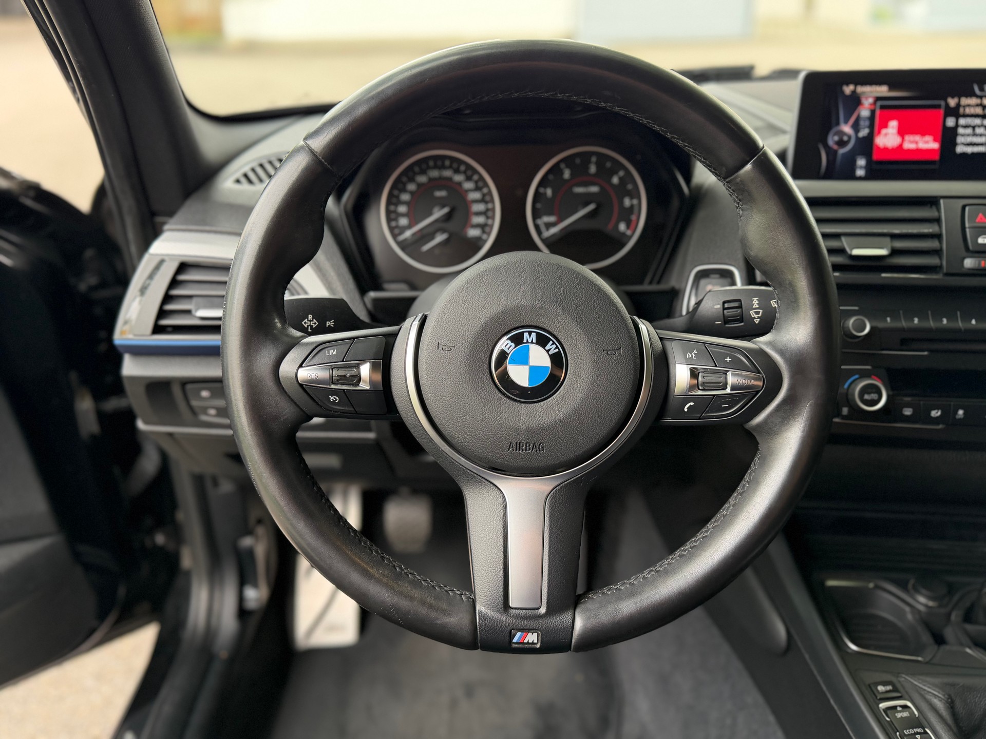 BMW 120d xDrive-image-27