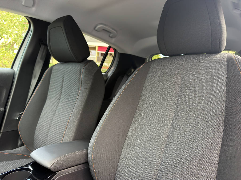 PEUGEOT 208 1.2 Hybrid Business-image-8