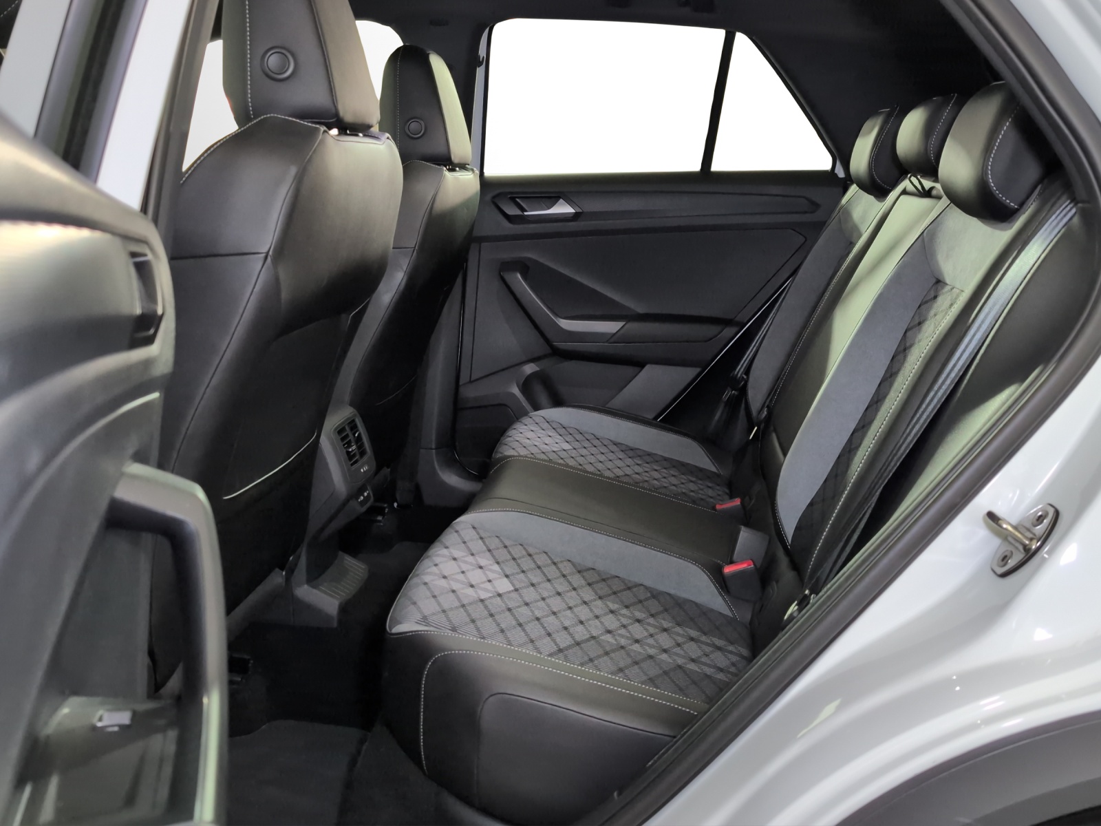 VW T-Roc 2.0 TSI R-Line DSG 4Motion-image-7