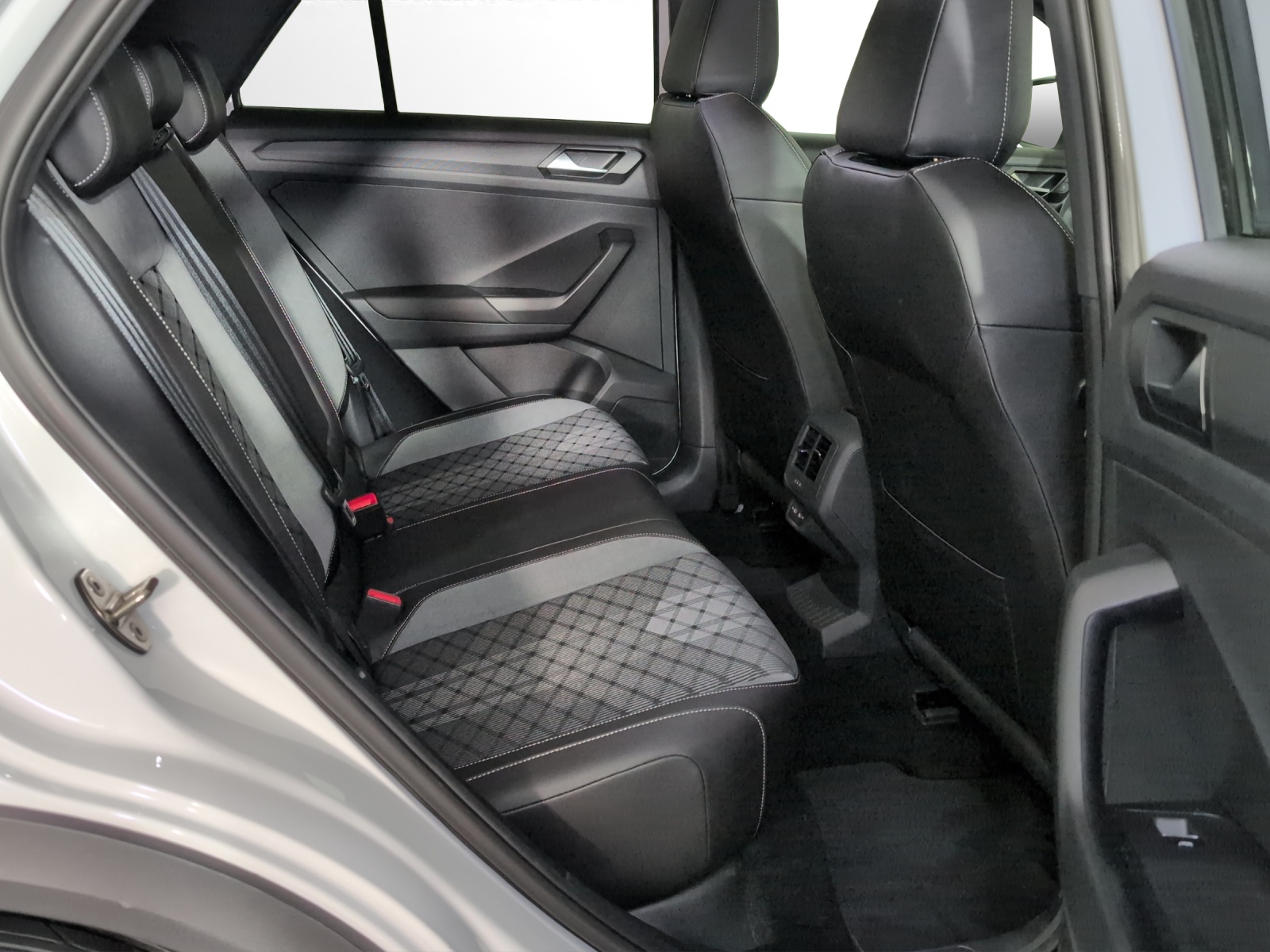 VW T-Roc 2.0 TSI R-Line DSG 4Motion-image-8