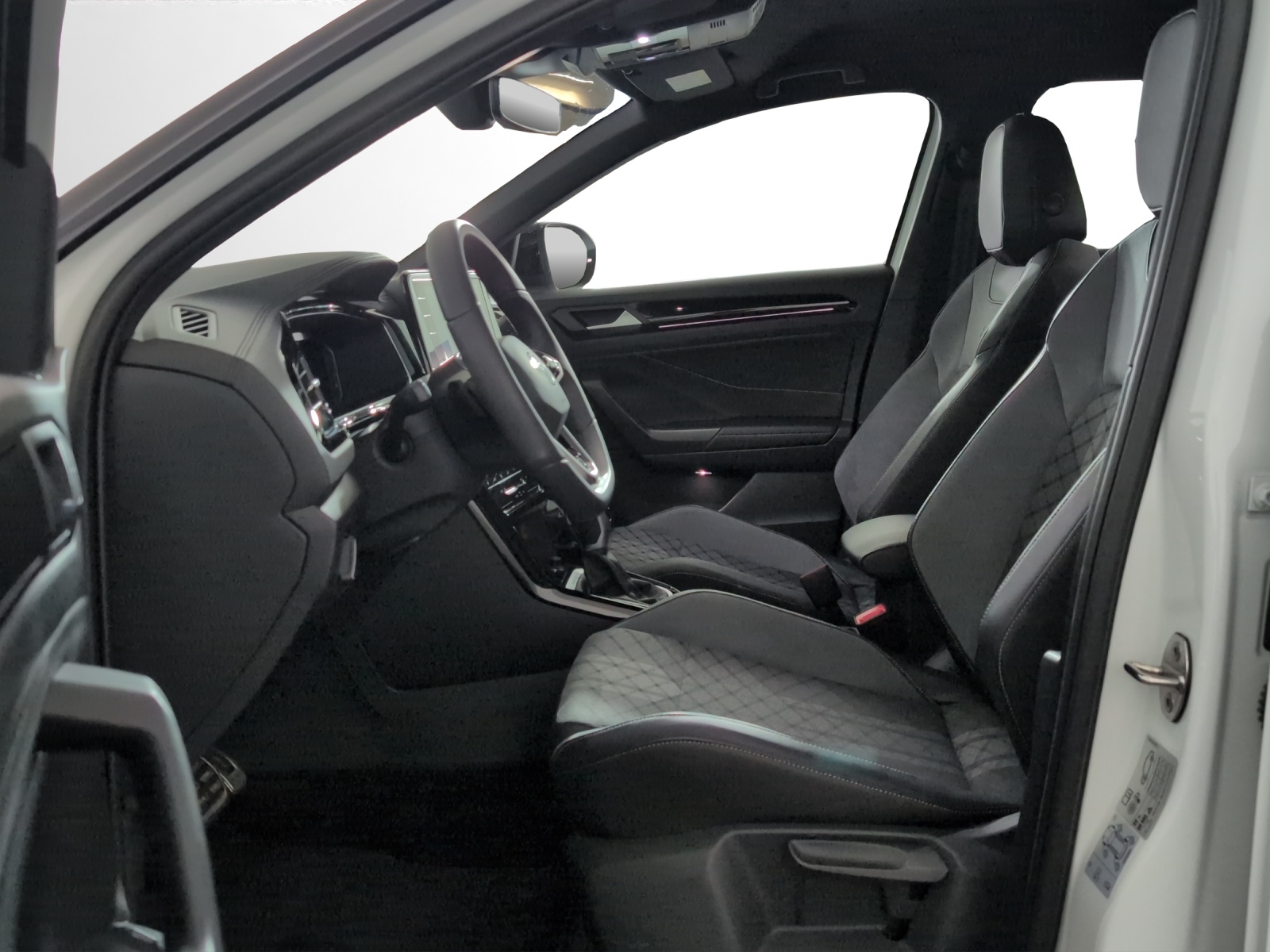 VW T-Roc 2.0 TSI R-Line DSG 4Motion-image-5