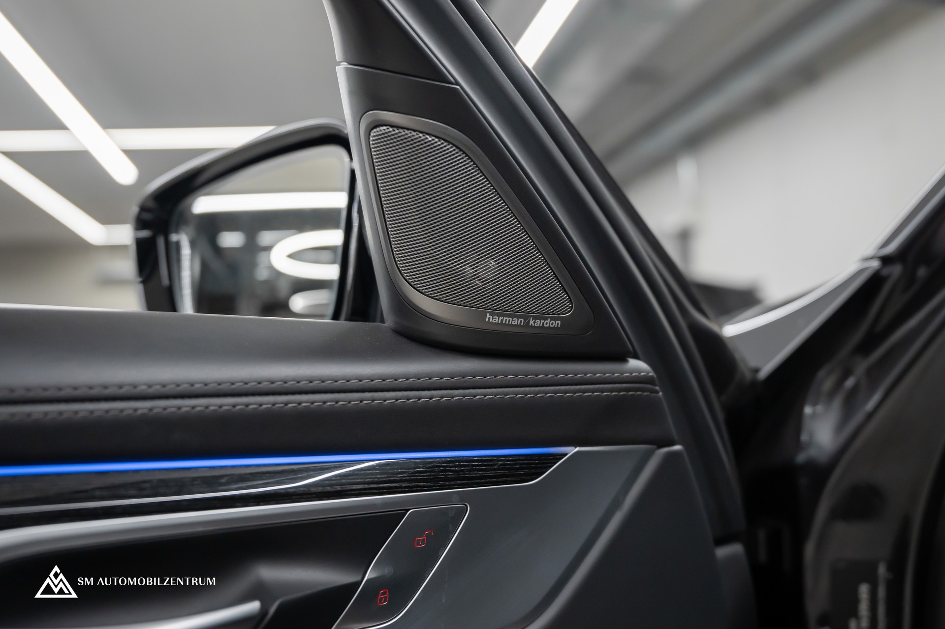 BMW 750i xDrive M Sport Steptronic / Panorama / 360° / Sitzbelüftung / Massage-image-25